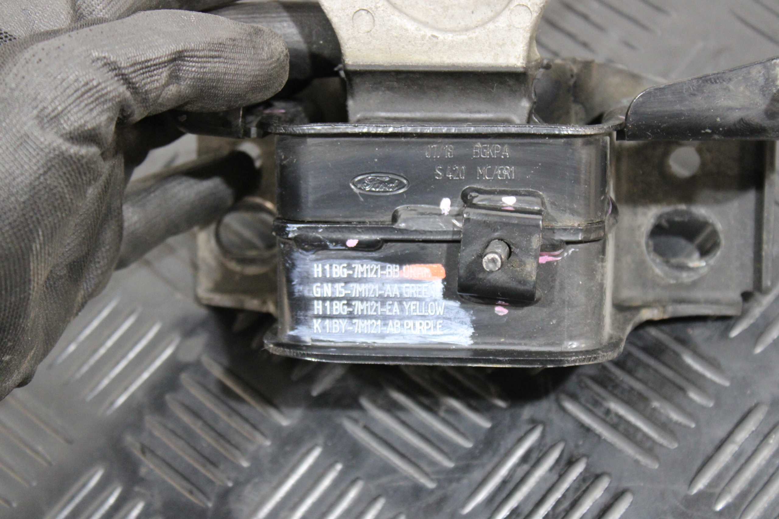 holder engine mount H1BG-7M121-BB FORD FIESTA MK8