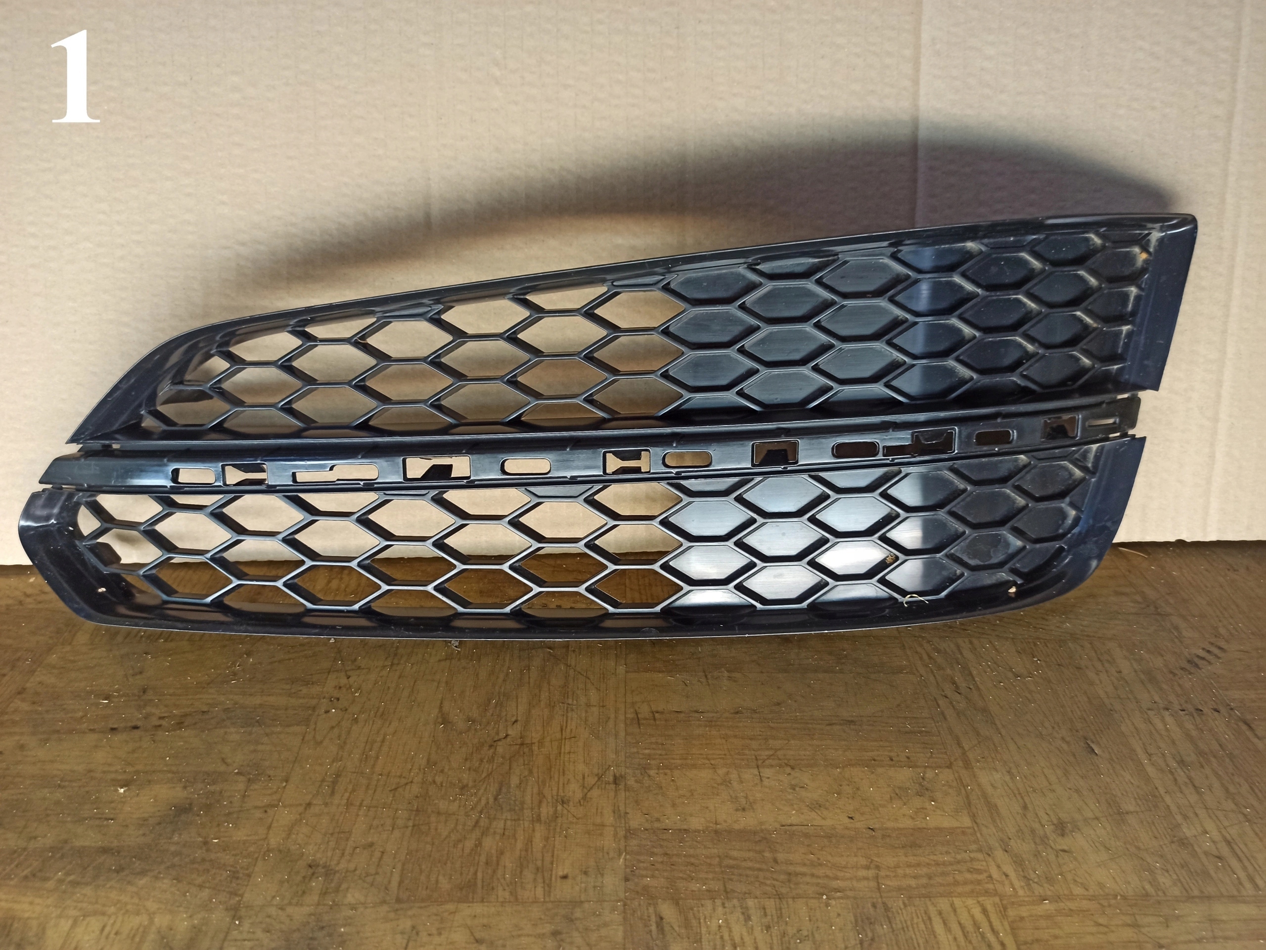 mřížka nárazníku předek levá AUDI A8 S8 D4 4H0807679