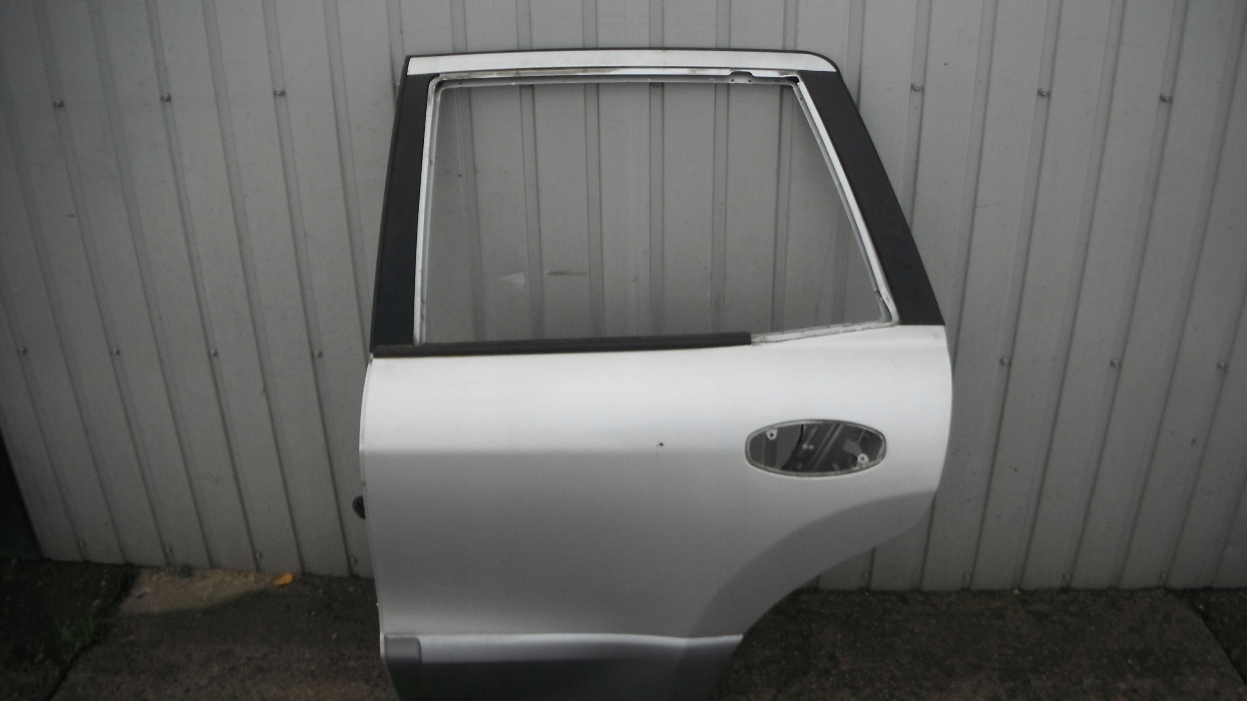 HYUNDAI SANTA FE 01-06 DRZWI LEWY TYŁ