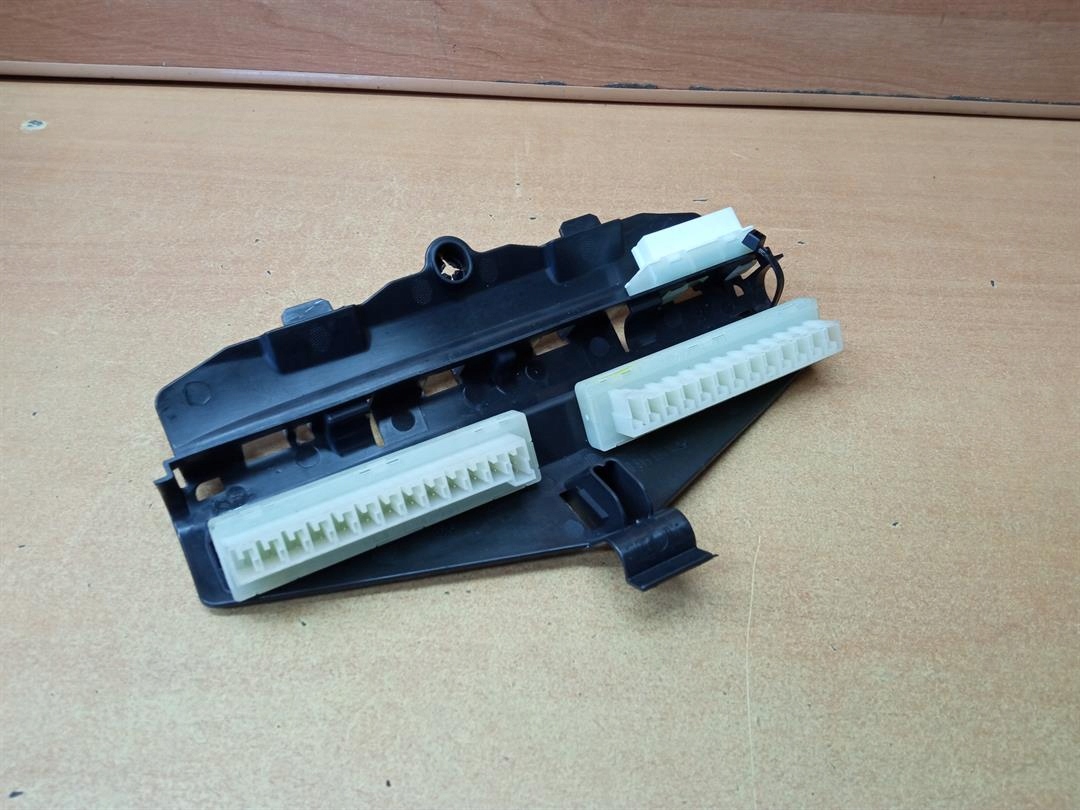 Лапа кронштейн MERCEDES GL X166 4.7 V8 A1665460443