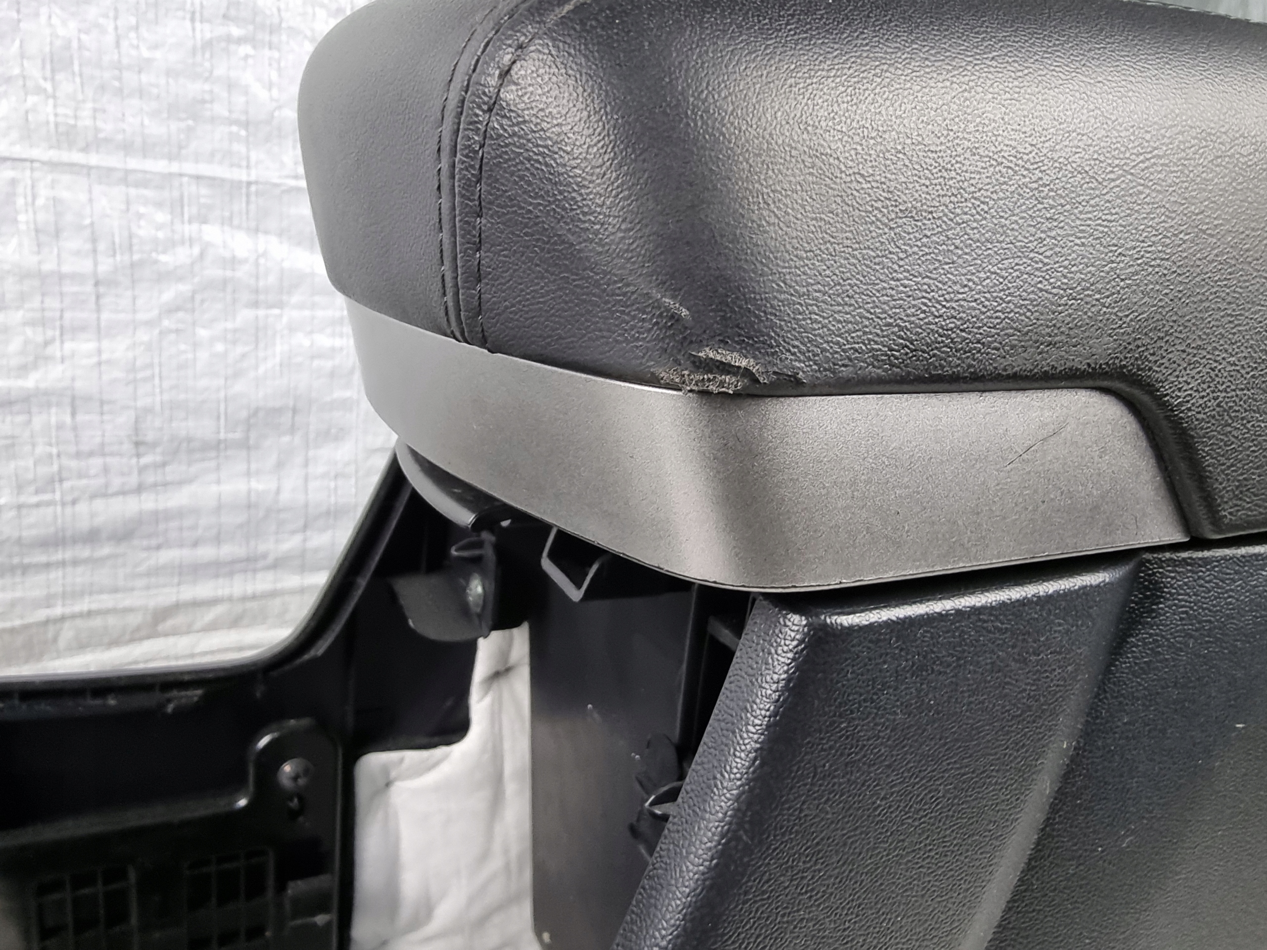 Hyundai IX35 тунель середина подлокотник