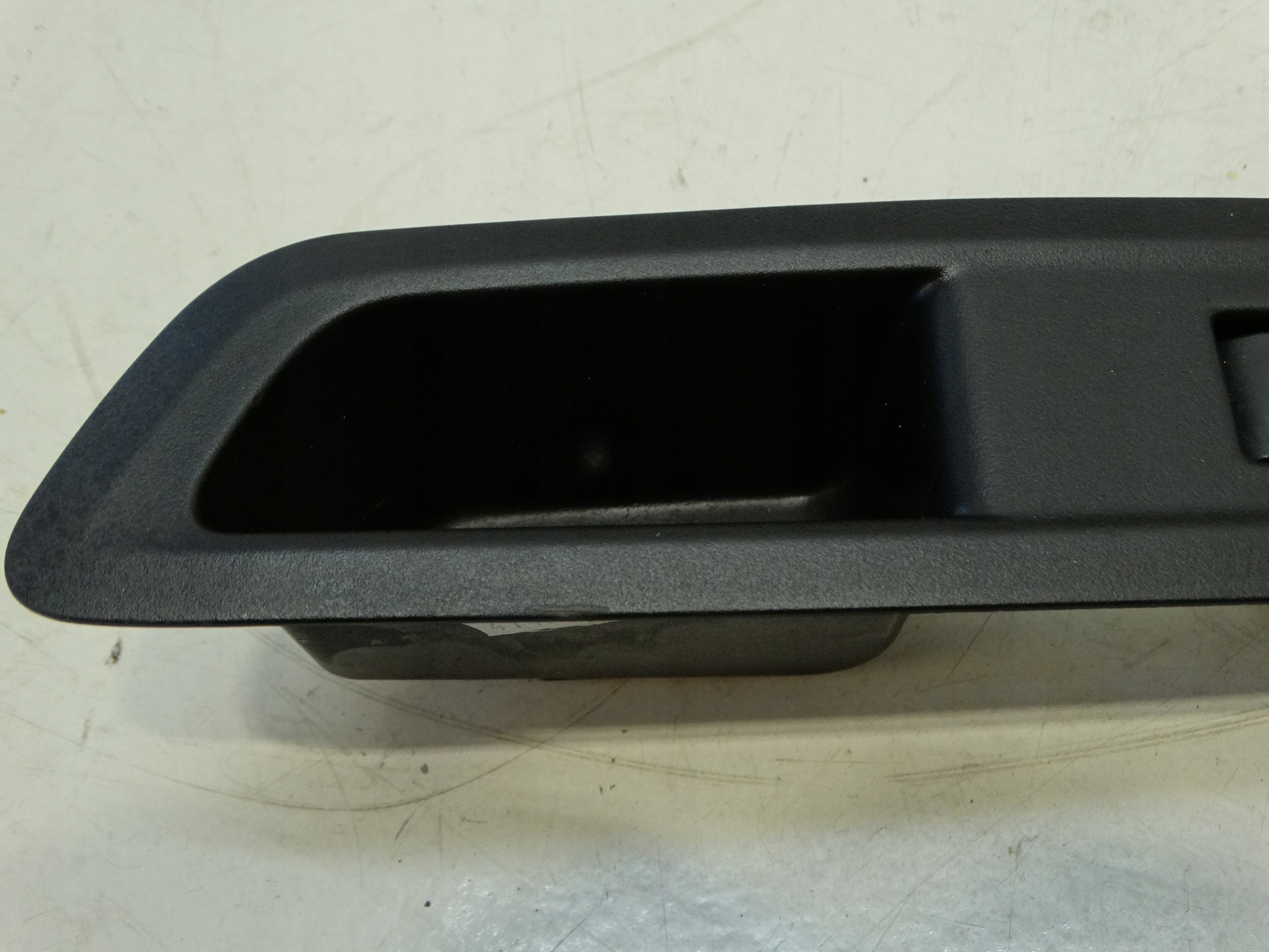 PANEL window control switch right rear part CITROEN C4 III 9831081480