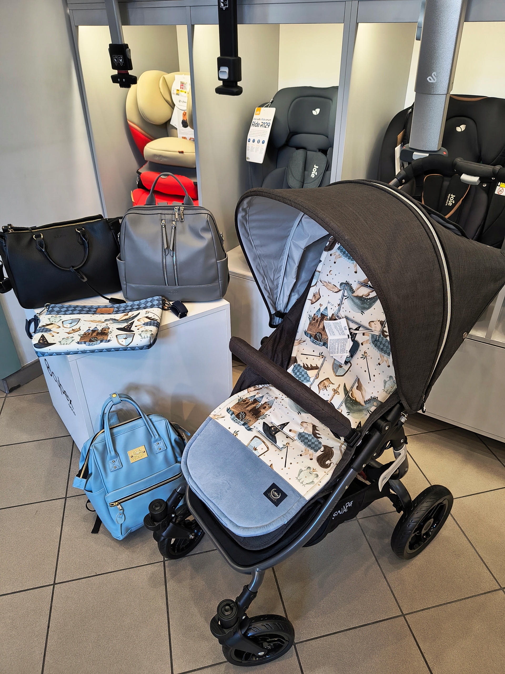 Valco Wózek SNAP 4 tailor made charcoal + przykrycie Waga wózka 6.6 kg