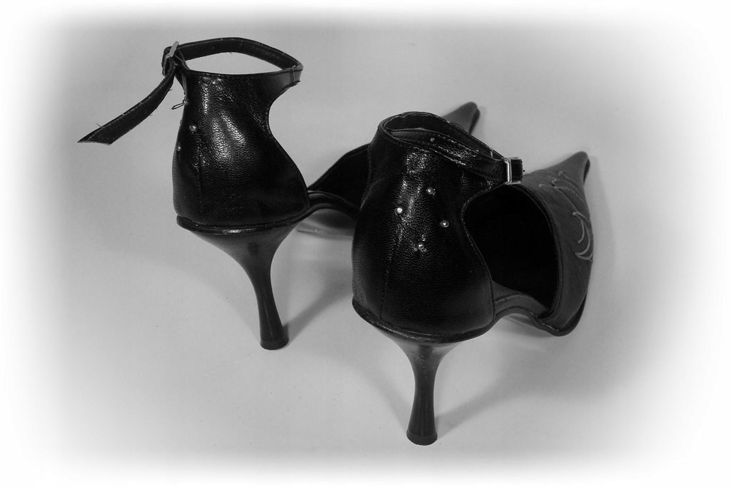 SZPILKI SZPILECZKI ARANCI BUTY HAFTOWANE CZUŁENKA