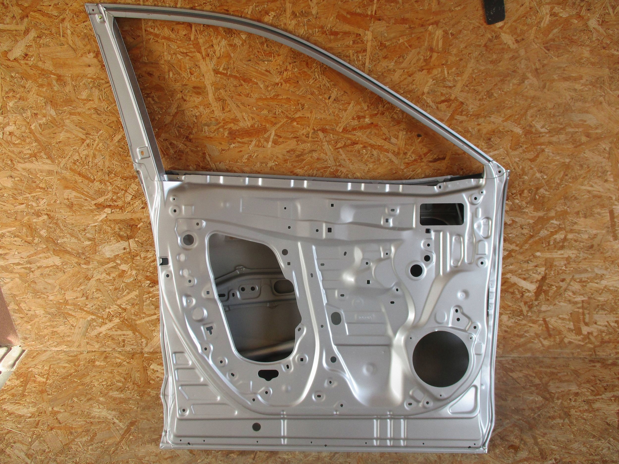 DRZWI PRZÓD PRZEDNIE LEWE TOYOTA RAV4 18- Typ samochodu 4x4/SUV