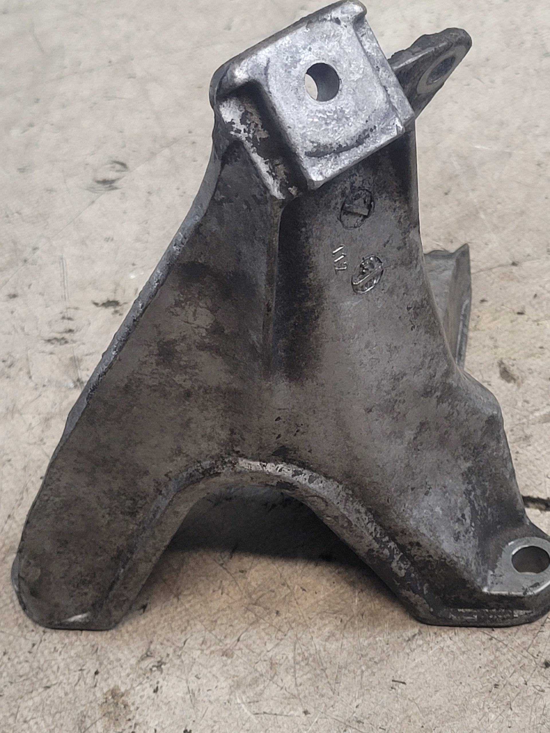 supporto Destro Motore OE 8E0199308D AUDI A4 B6 1.9TDI AWX