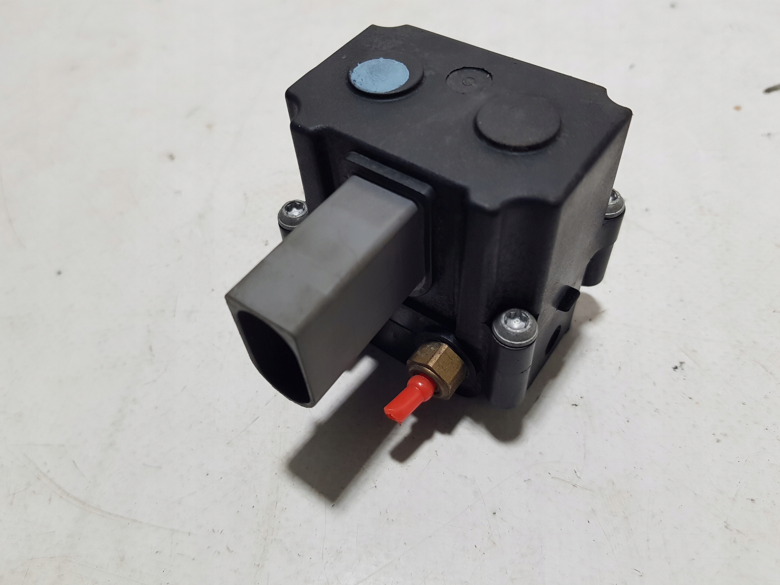 ROZDZIELACZ springing PNEUMATYCZNEGO BMW X5 E70 X6 E71 EB-MV-0586-A