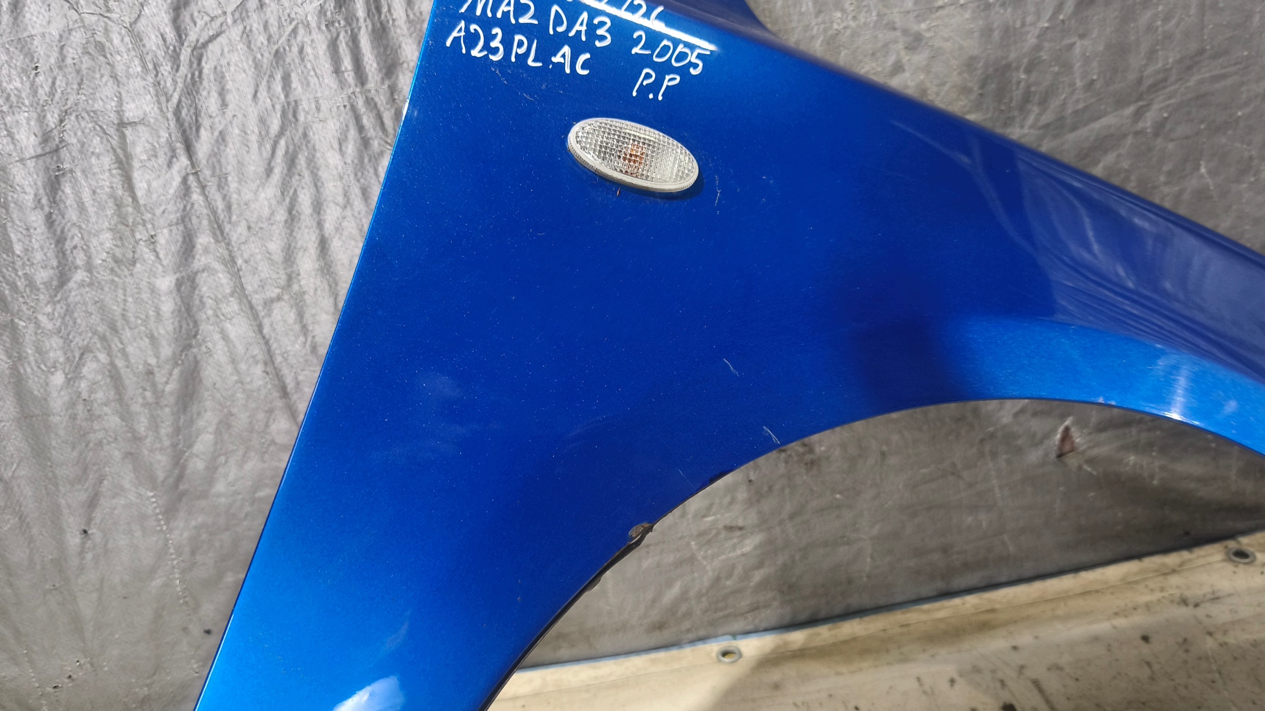 fender right front MAZDA 3 2005r