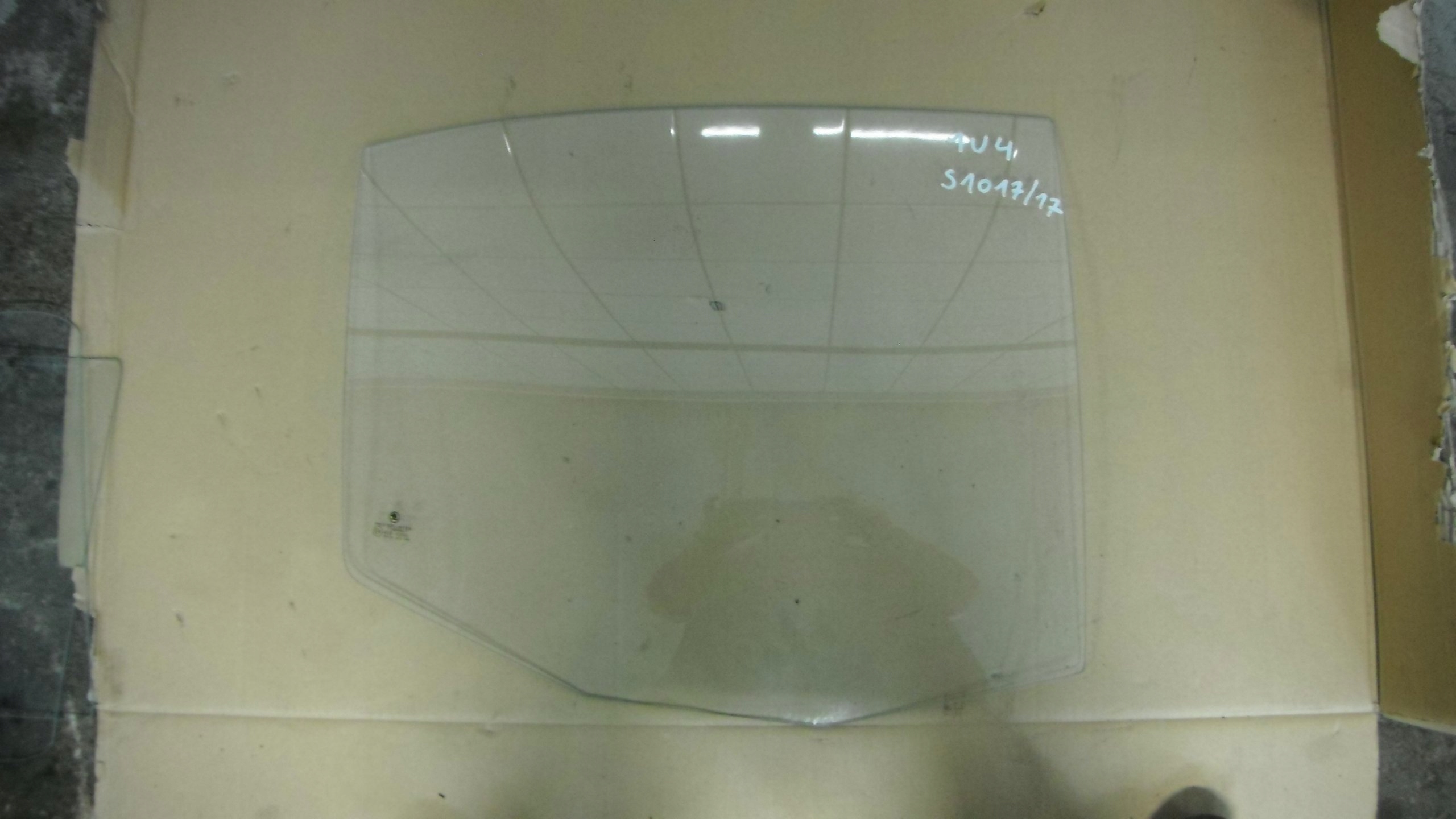 SKODA OCTAVIA I 1 5D HB SZYBA PRAWA TYLNA DUŻA