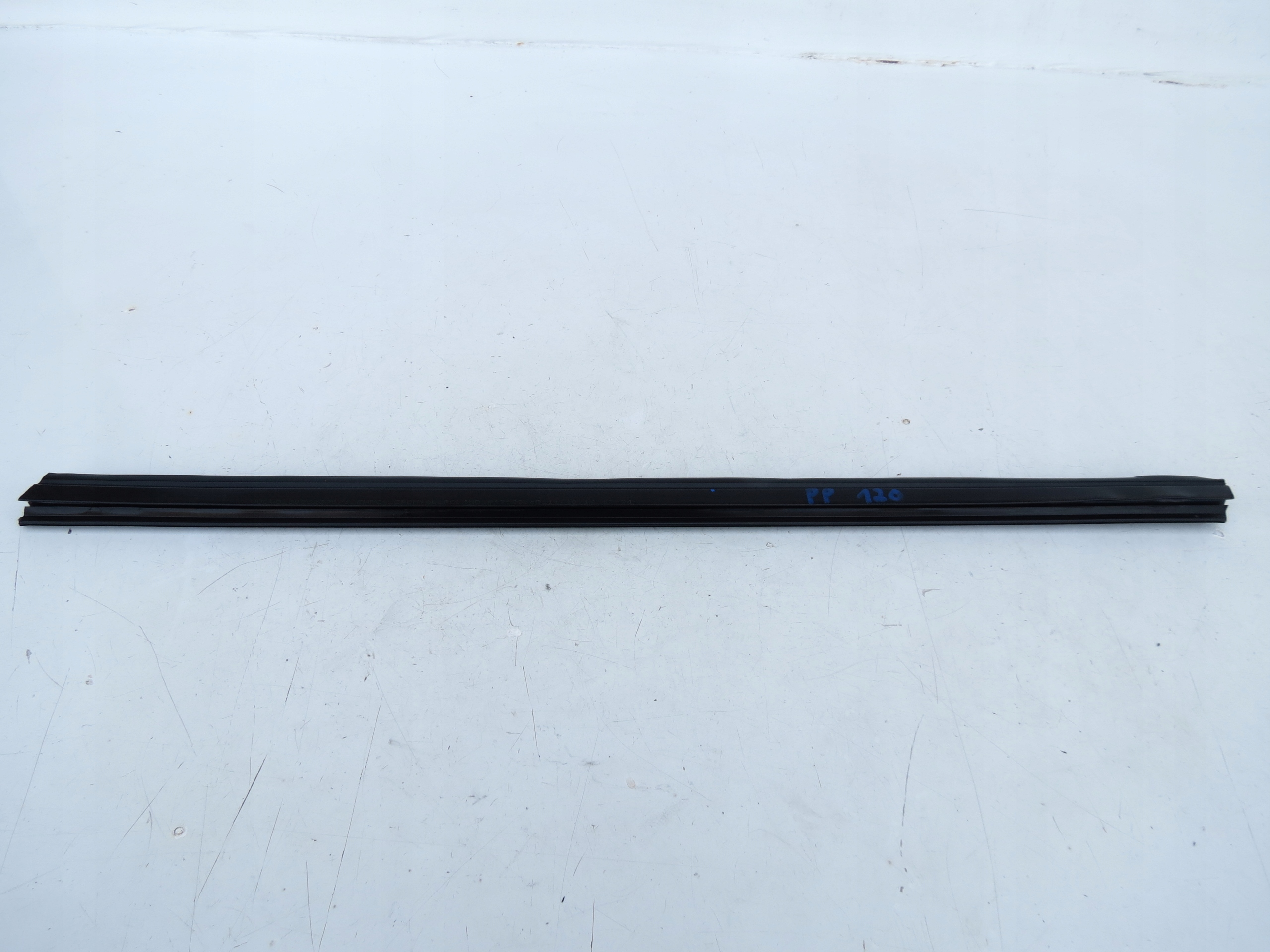 moulding dust gasket door right front front VOLVO XC60 and