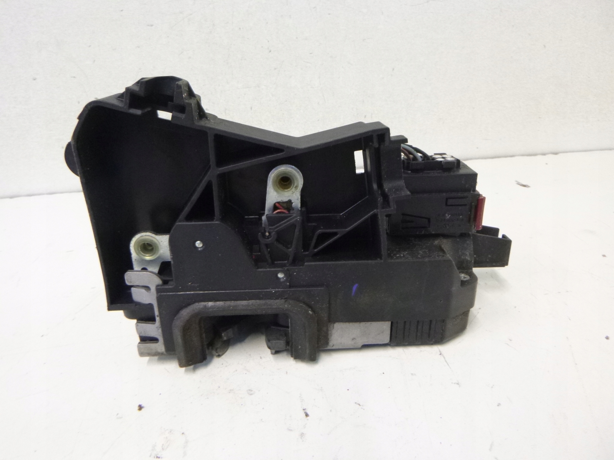 lock door front left Opel Vectra C kombi 2004