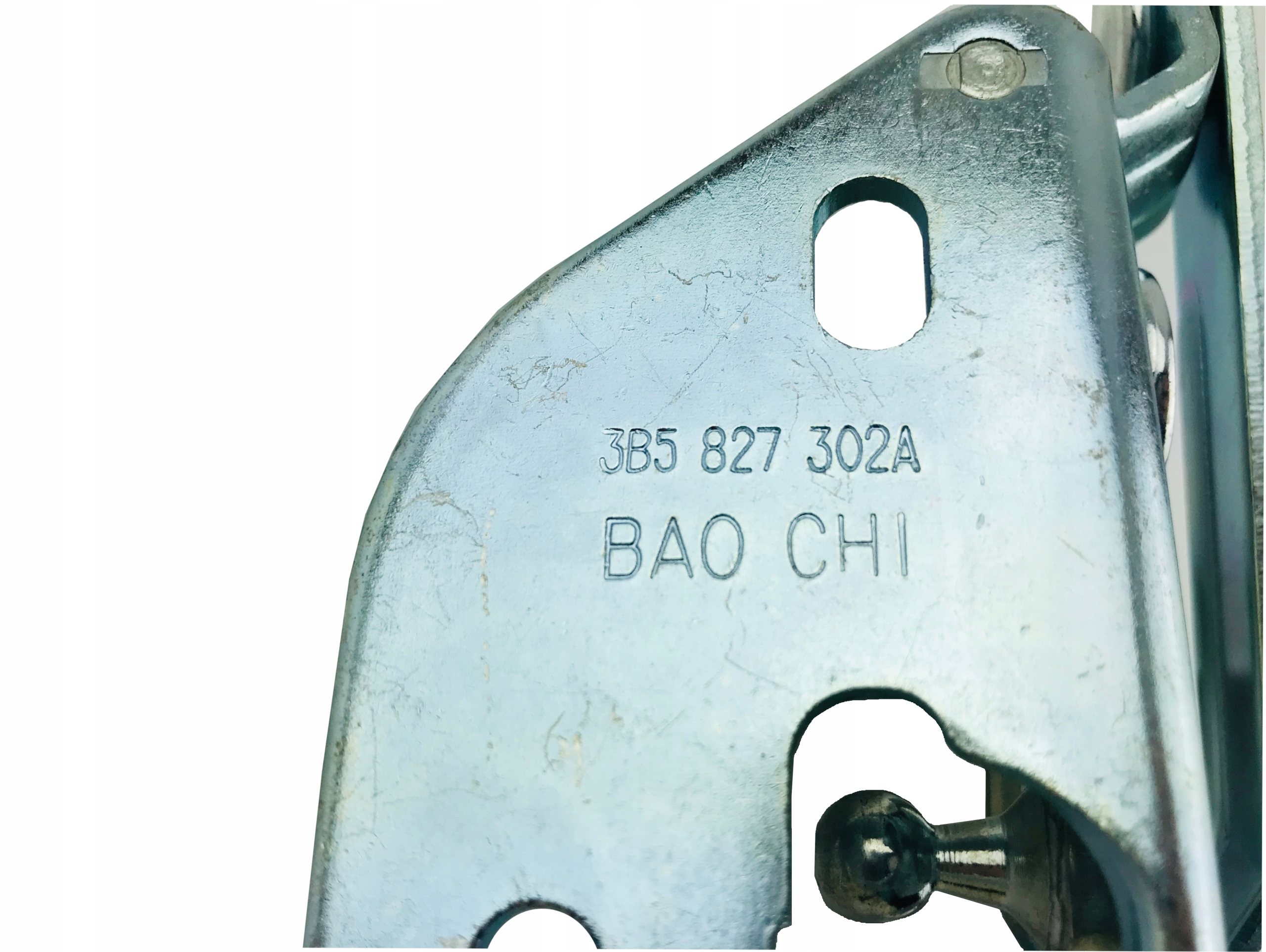 PRAWY ZAWIAS KLAPY BAGAŻNIKA VW PASSAT B5 97-. TYŁ Producent części DPA