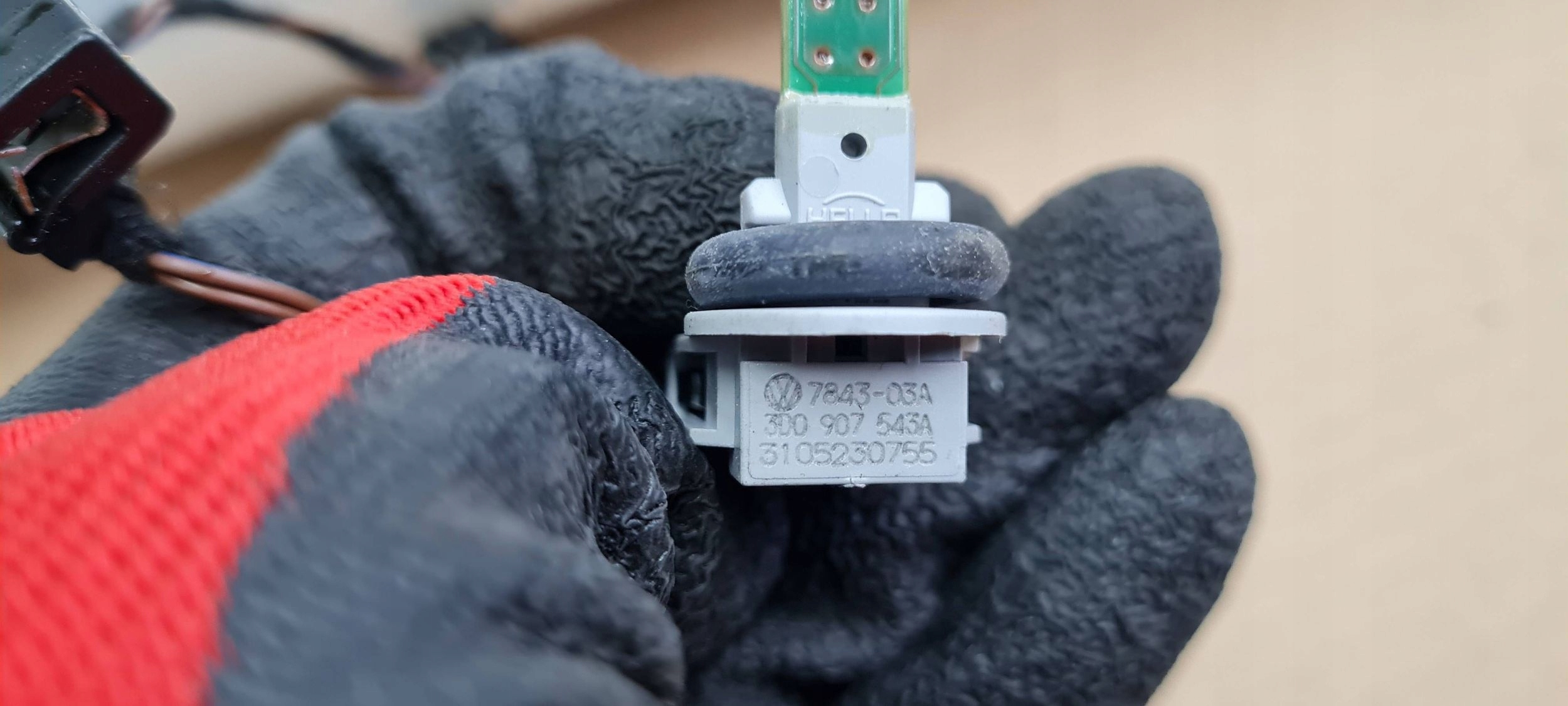 A6 C8 4K Sensor TEMPERATURY ZEWNETRZNEJ 3D0907543A Q3 83A A4 B9 A5