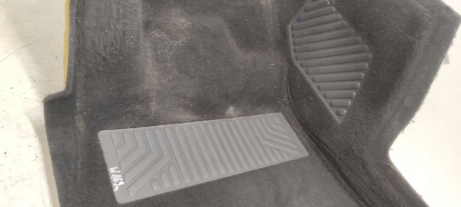 mats floor driver´s left Mercedes W169 1,7