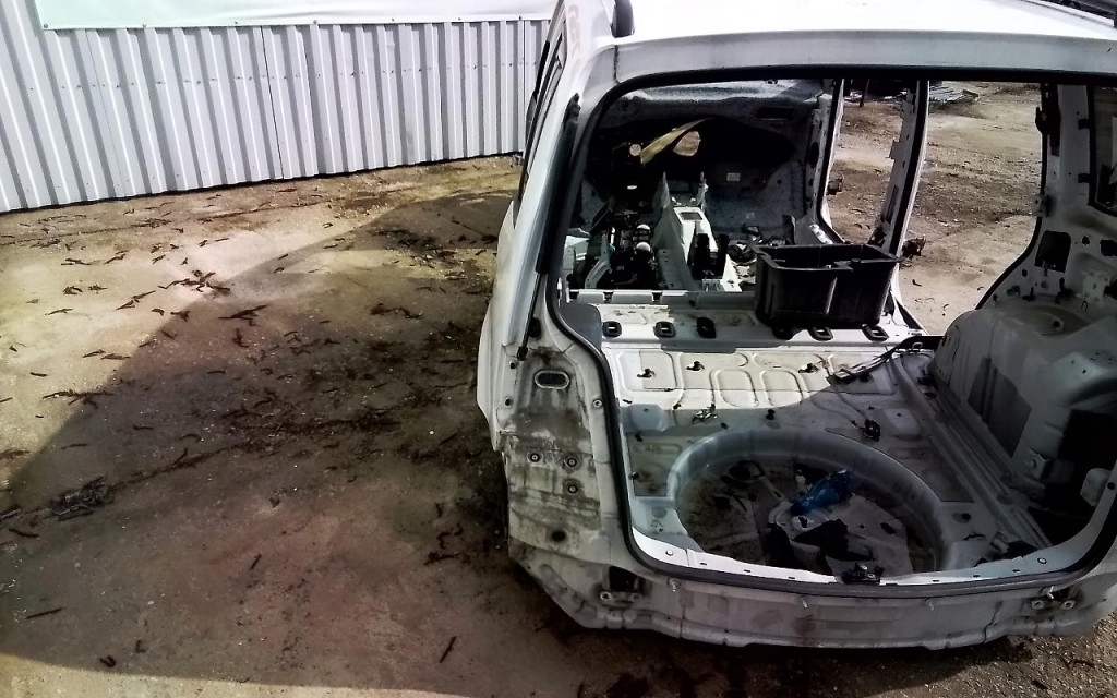 TOURAN II ĆWIARTKA BŁOTNIK LEWY TYŁ LB9A Numer katalogowy części 01