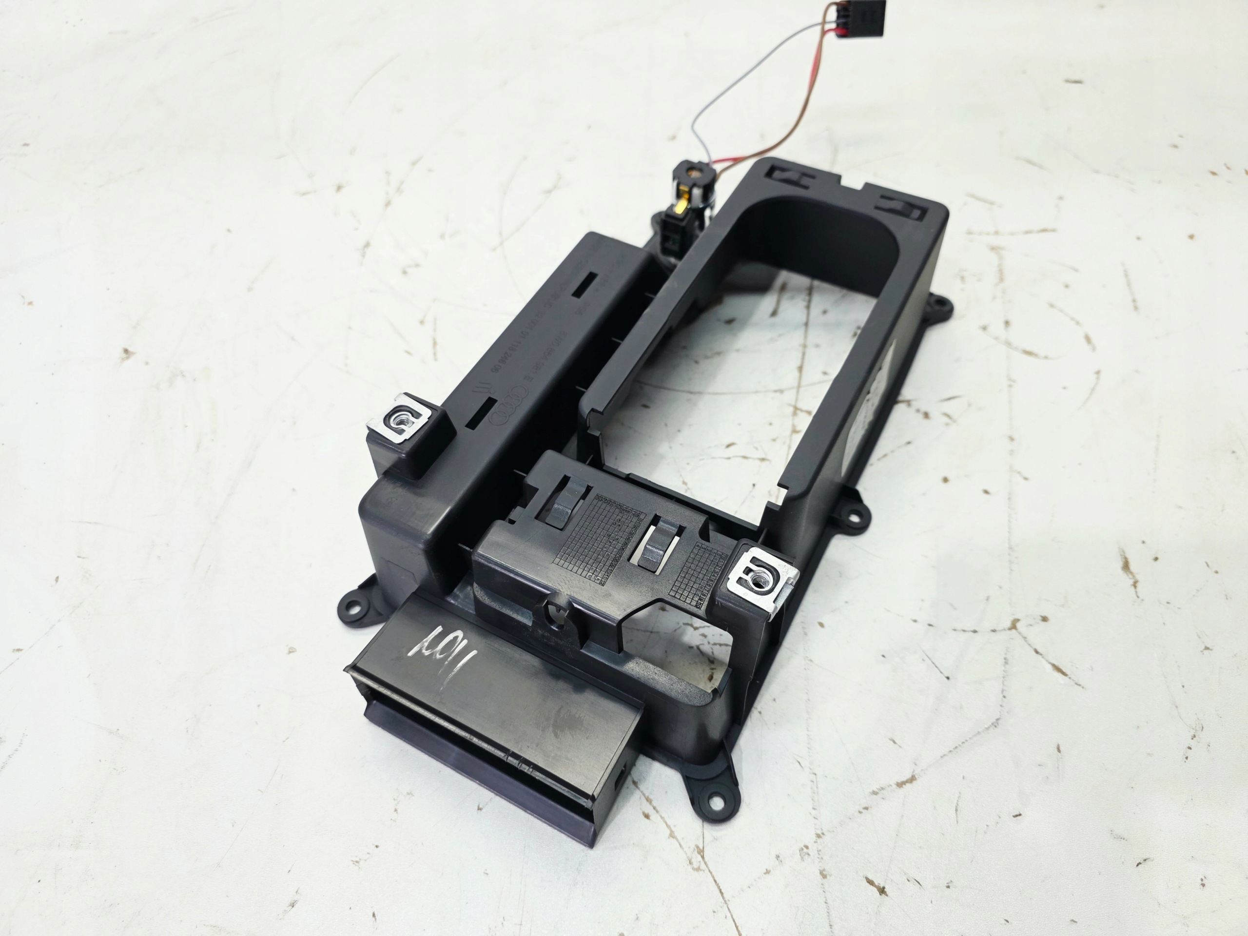 passenger compartment plato TUNELU AUDI A4 B9 A5 8W 8W0864981E