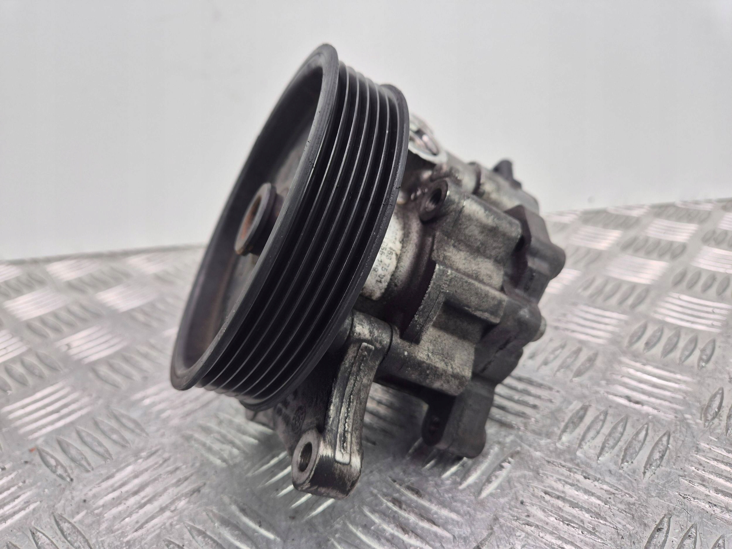 Mercedes C250 CGI W204 servo pump A0064667501