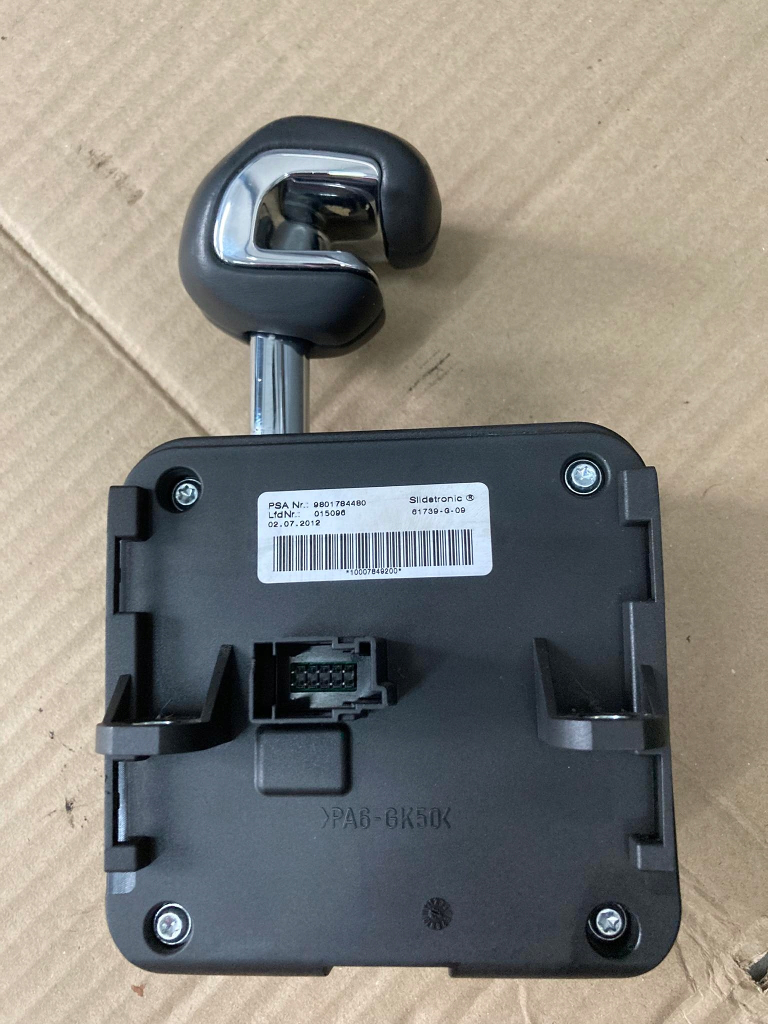 DŹWIGNIA ZMIANY BIEGÓW PEUGEOT 508 RXH HYBRID 9801784480 Numer katalogowy części 9801784480