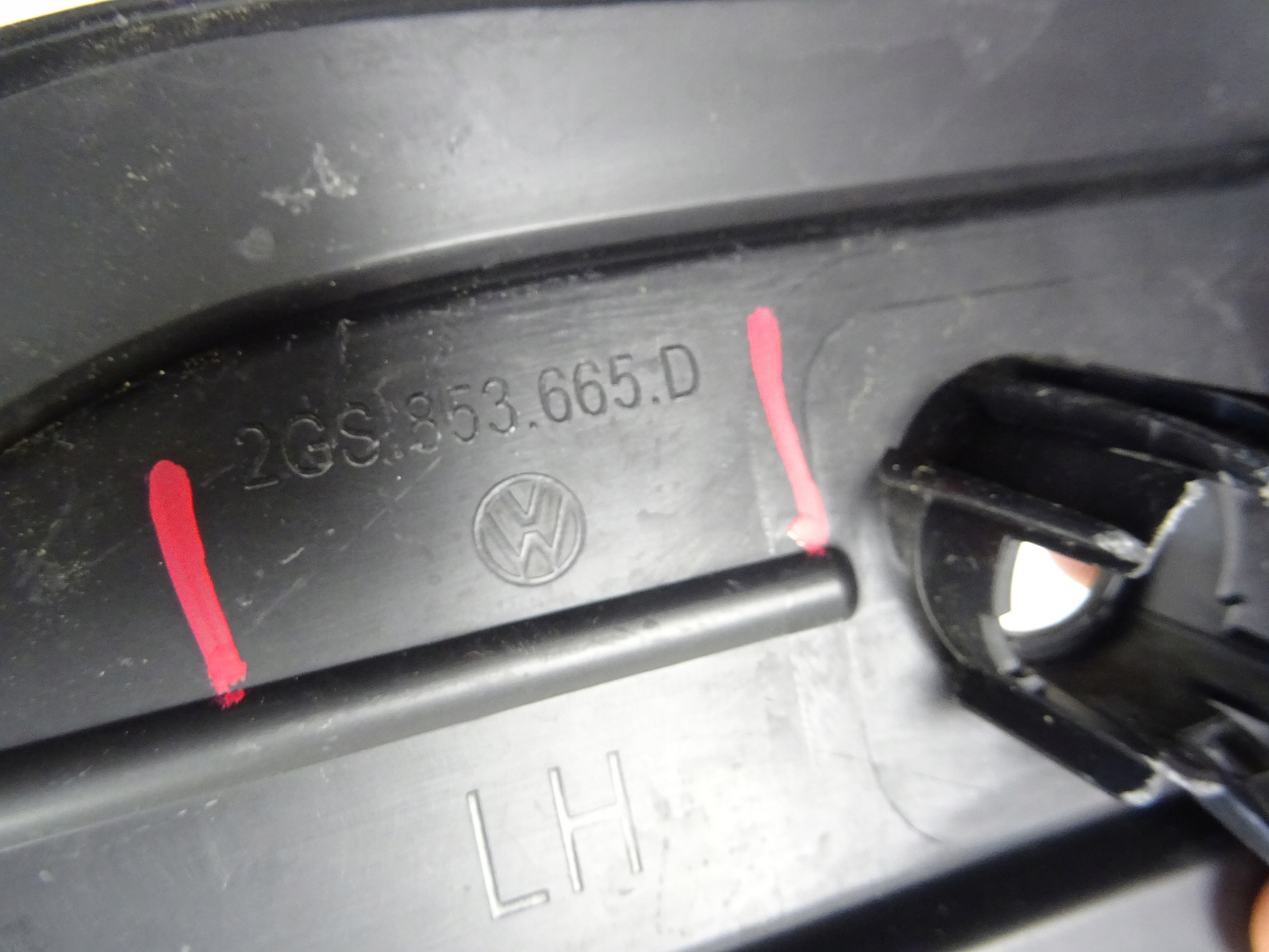 Lüftungsgitter der Stoßstange links vorne VOLKSWAGEN POLO VI 2G LIFT 2GS853665D