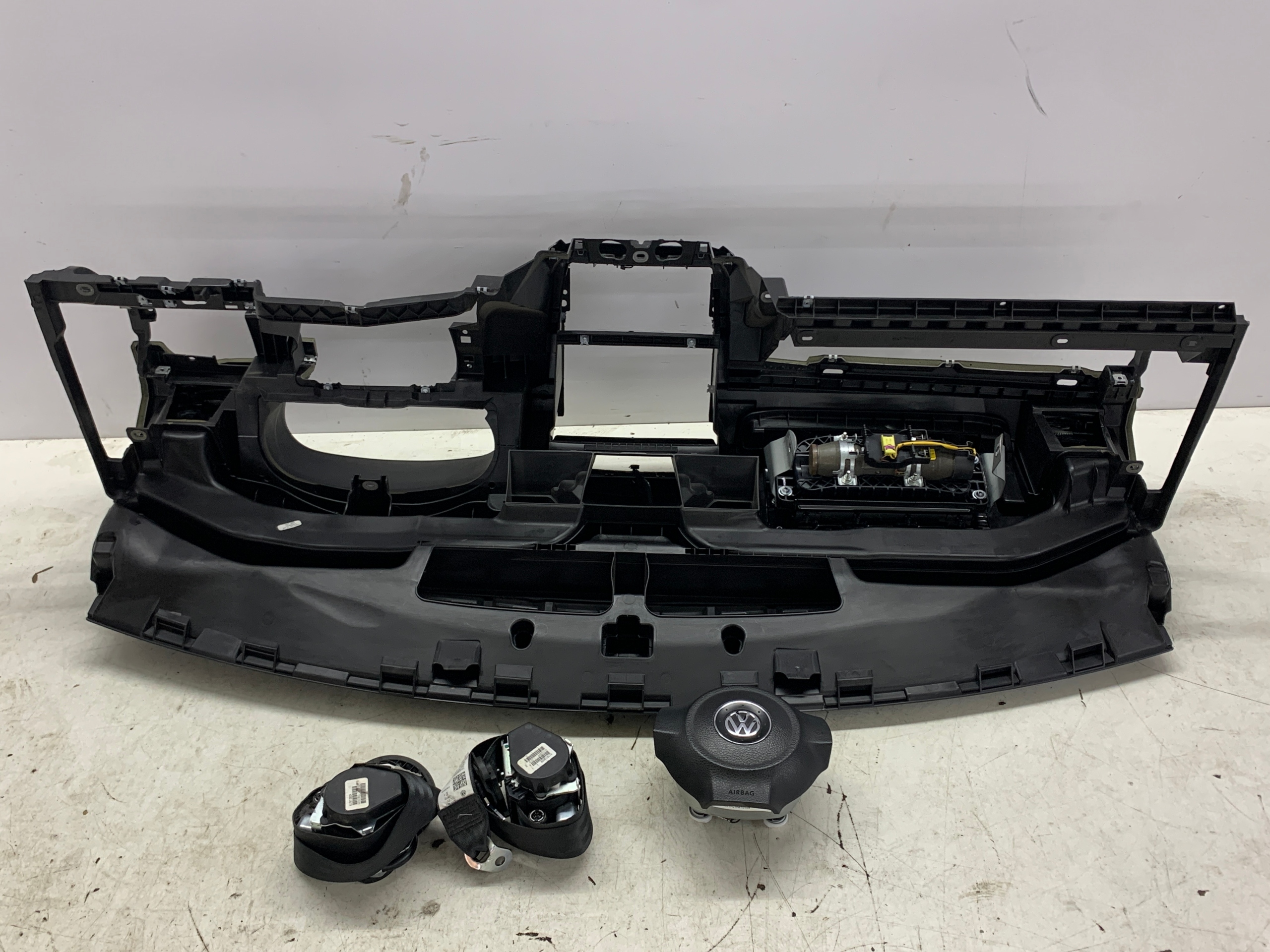 dashboard instrument panel cockpit airbag tension belts VW GOLF VI