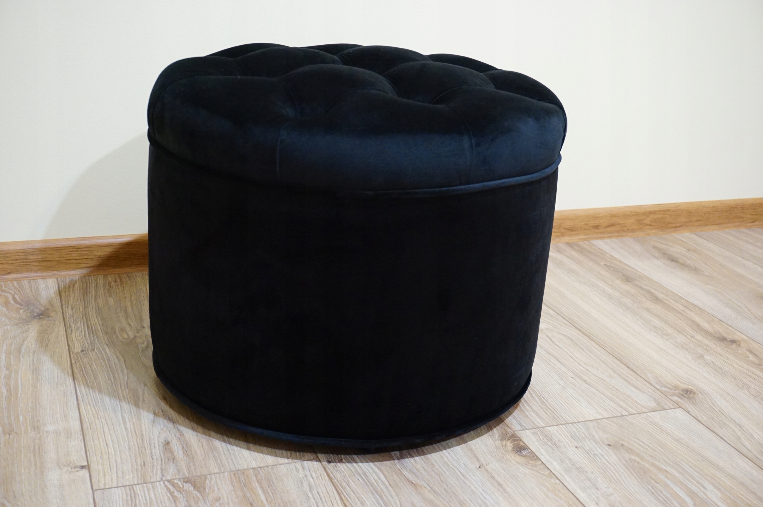 NOWA Okrągła Pufa głęboko pikowana 50 cm. Kolekcja glam