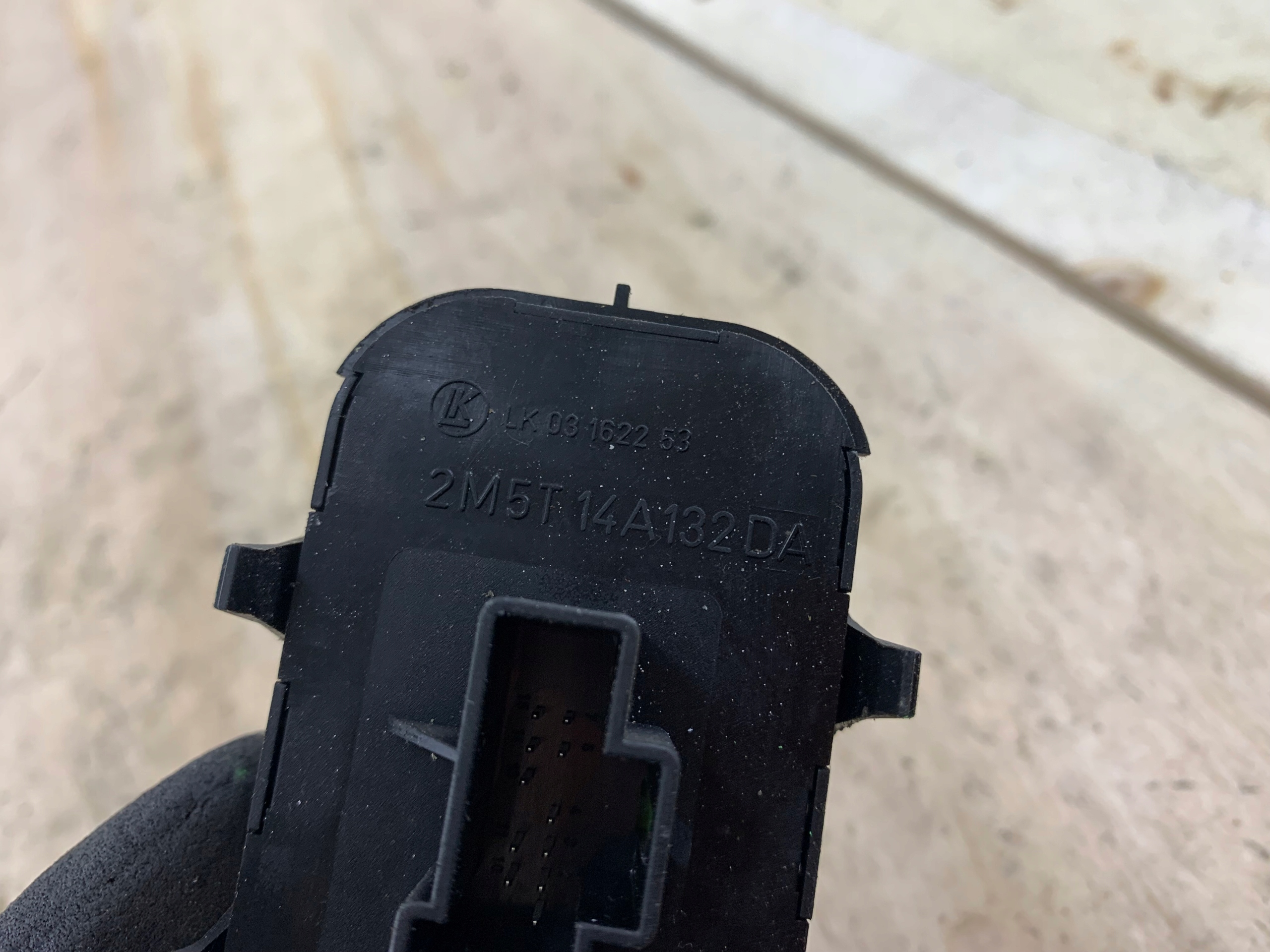 FORD FOCUS MK1 PANEL okna levý předek řidičů 2M5T14A132DA