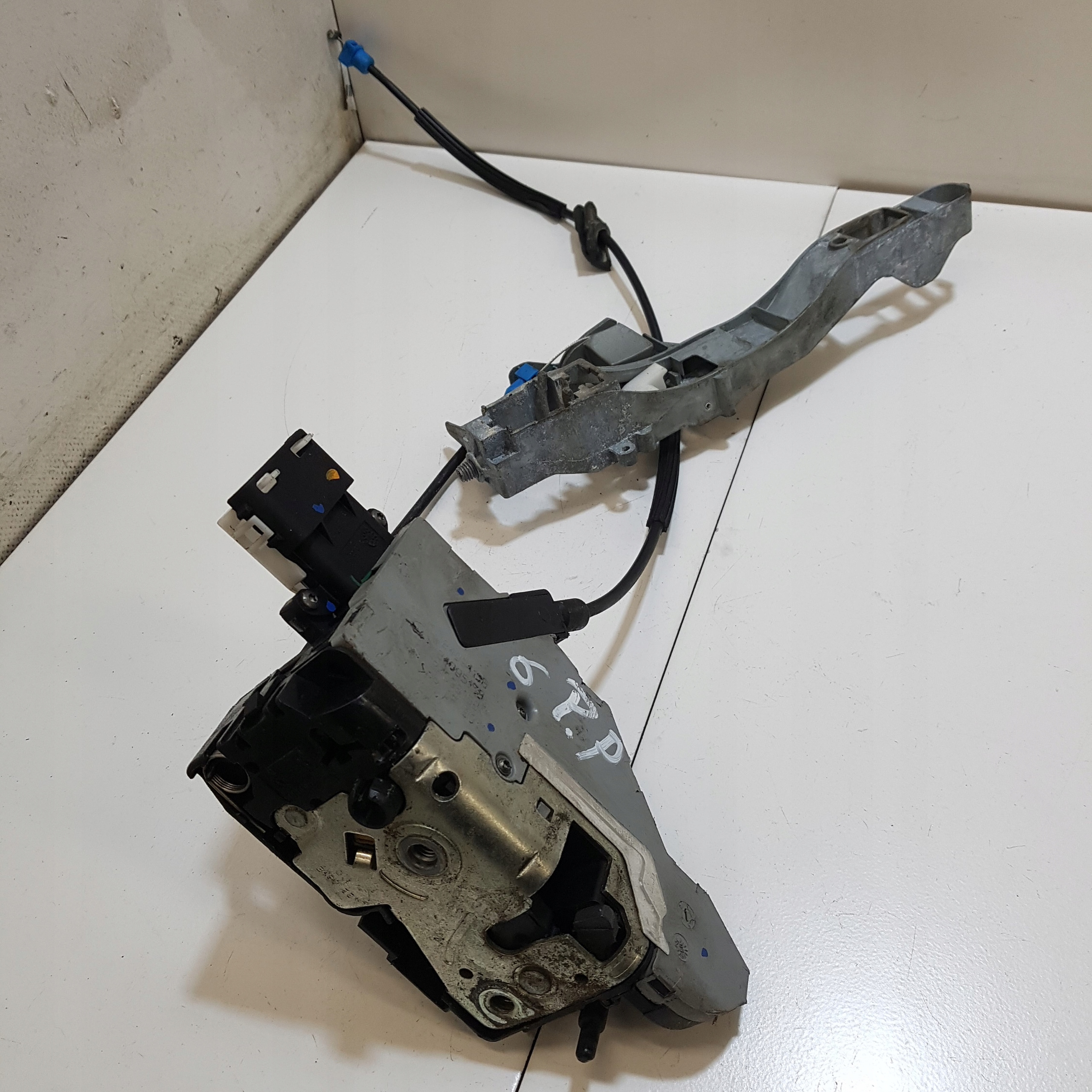 lock door right front CITROEN C4 GRAND PICASSO 6 PIN 24094158