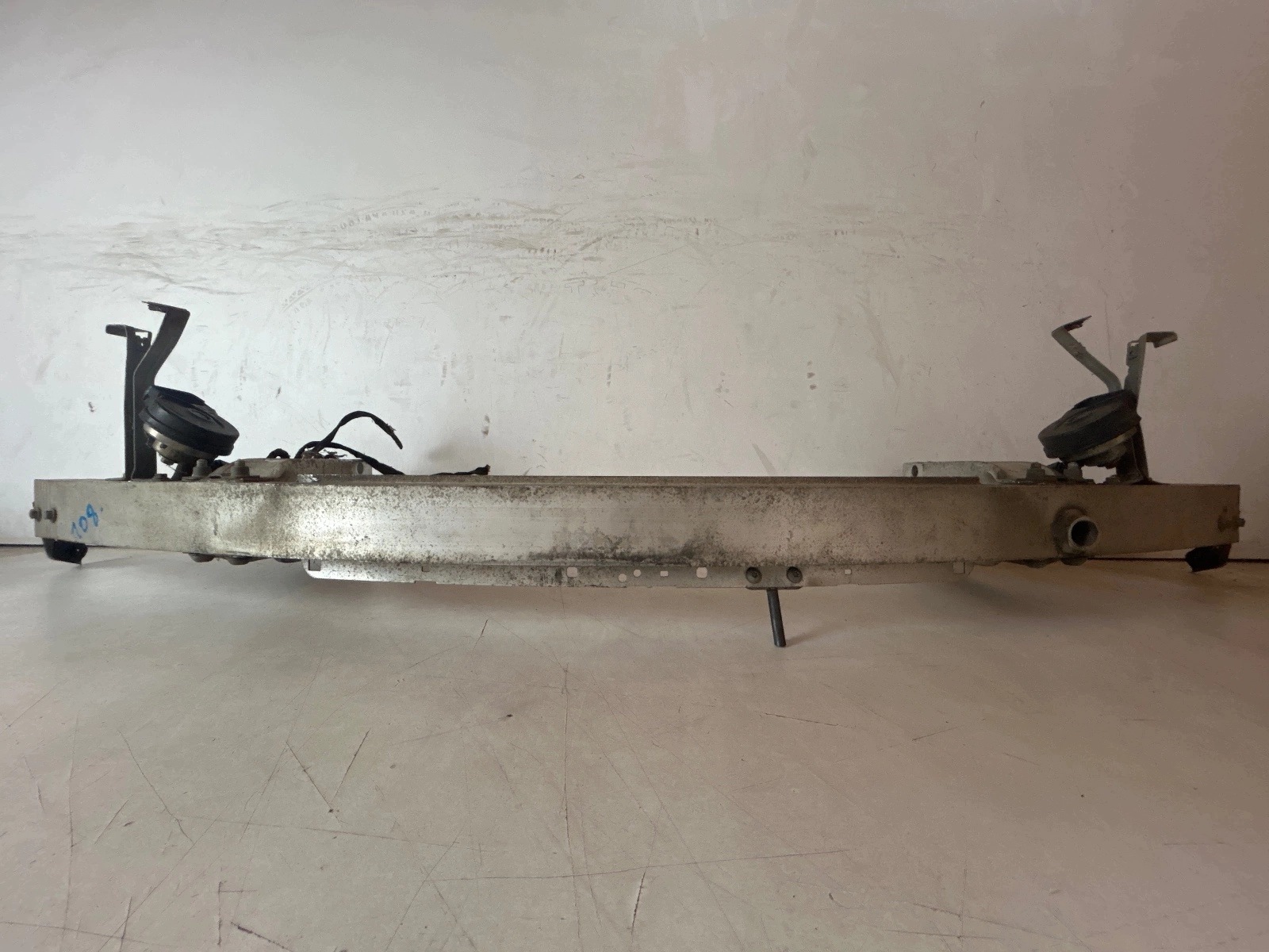 sider pillar of a bumper front absorbery Mercedes W204 Lift