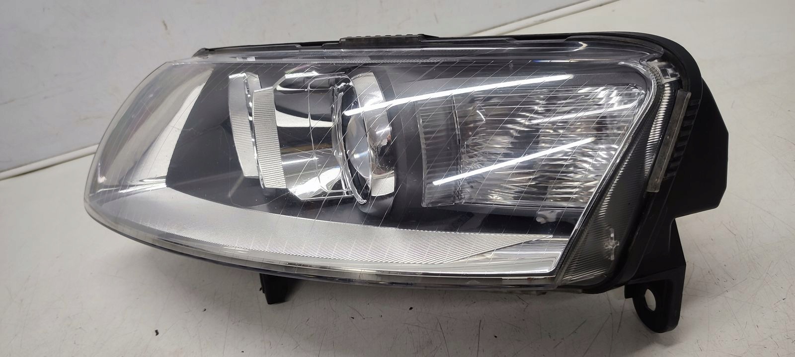 far prednji dio prednja lijeva xenon Audi A6 C6