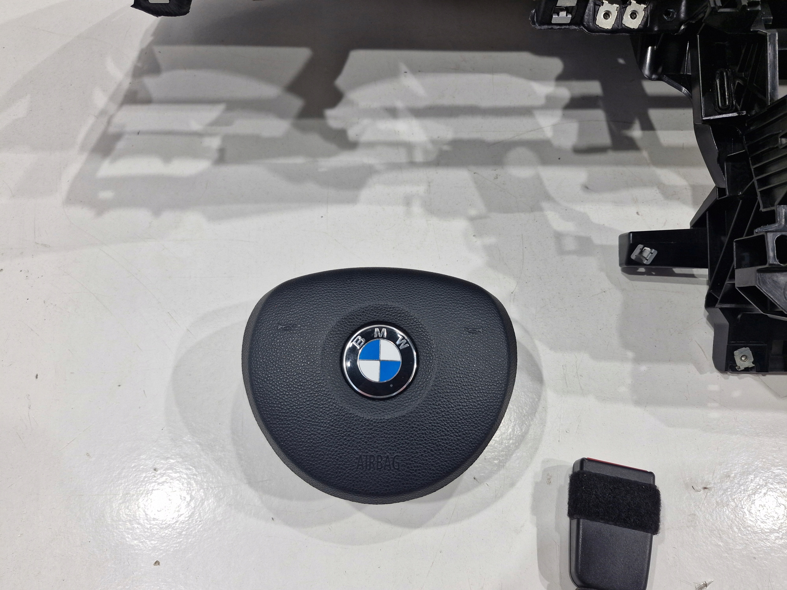 BMW E81 E87 dashboard console original airbag tension belts adjusters KOMPLET
