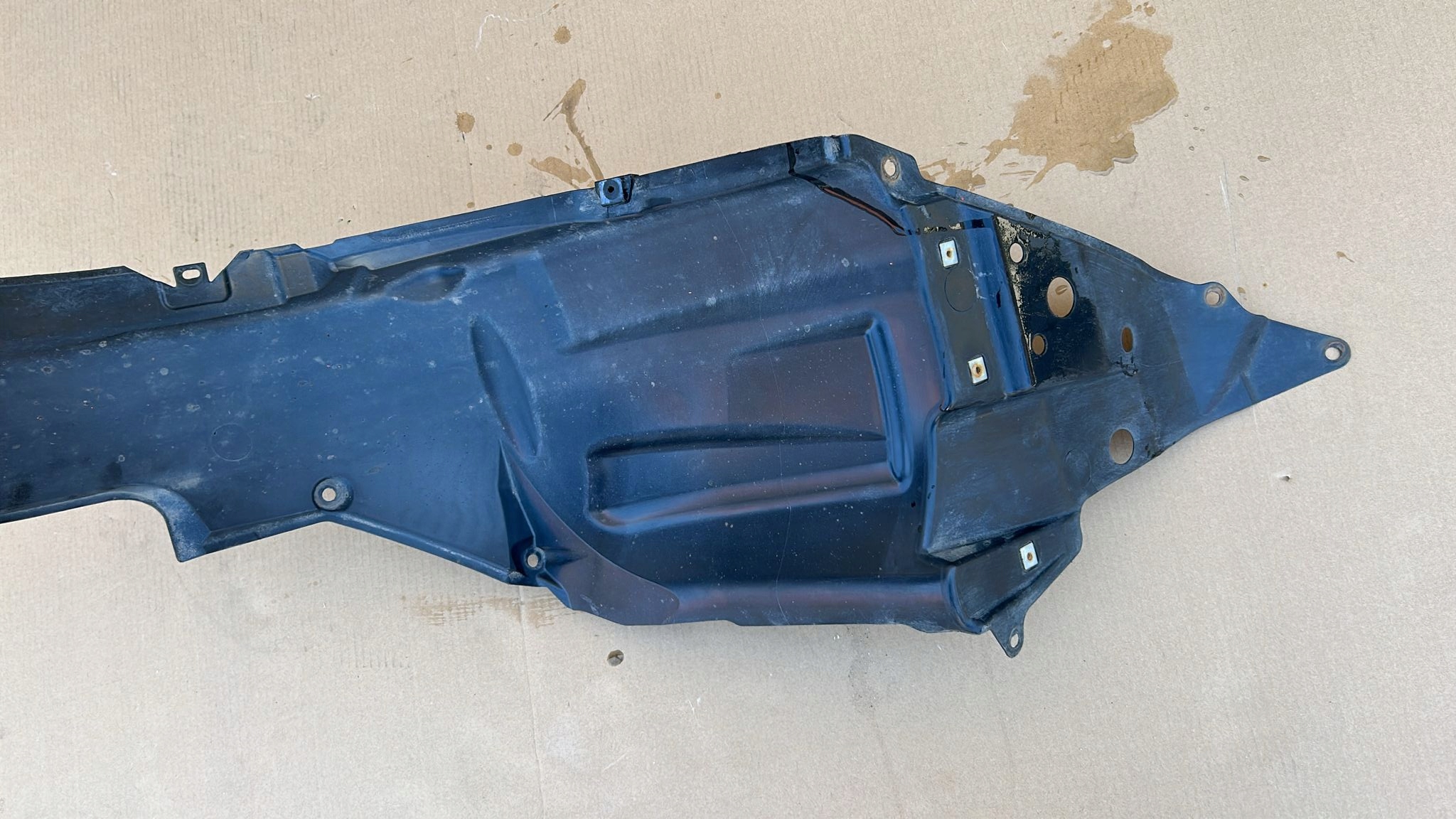 mudguard right front TOYOTA AVENSIS T27 08-18