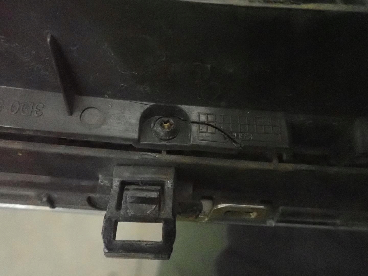 Grill VW PHAETON LIFT 10-14 3D0853663