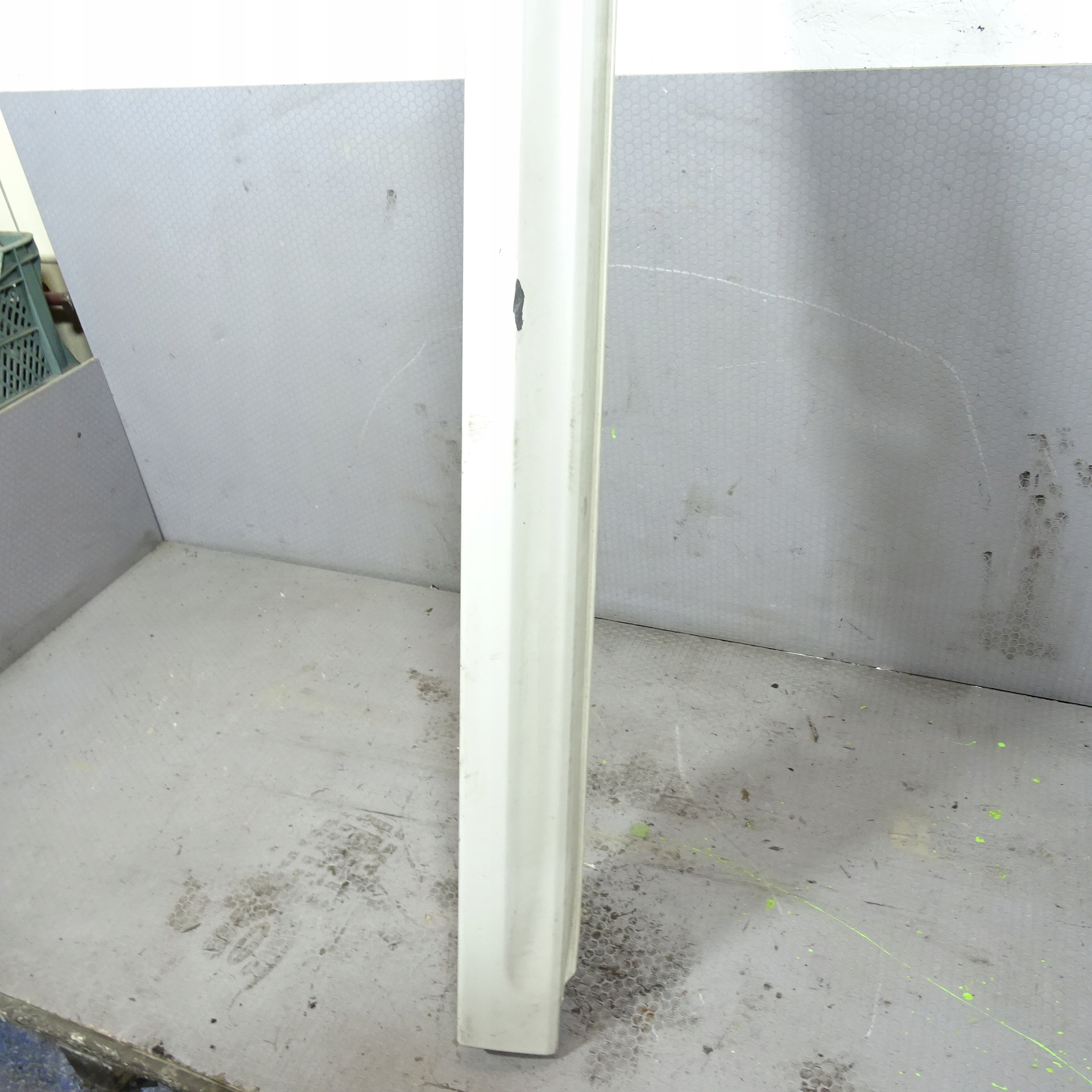 SUBARU LEGACY V sedan moulding threshold left 37J