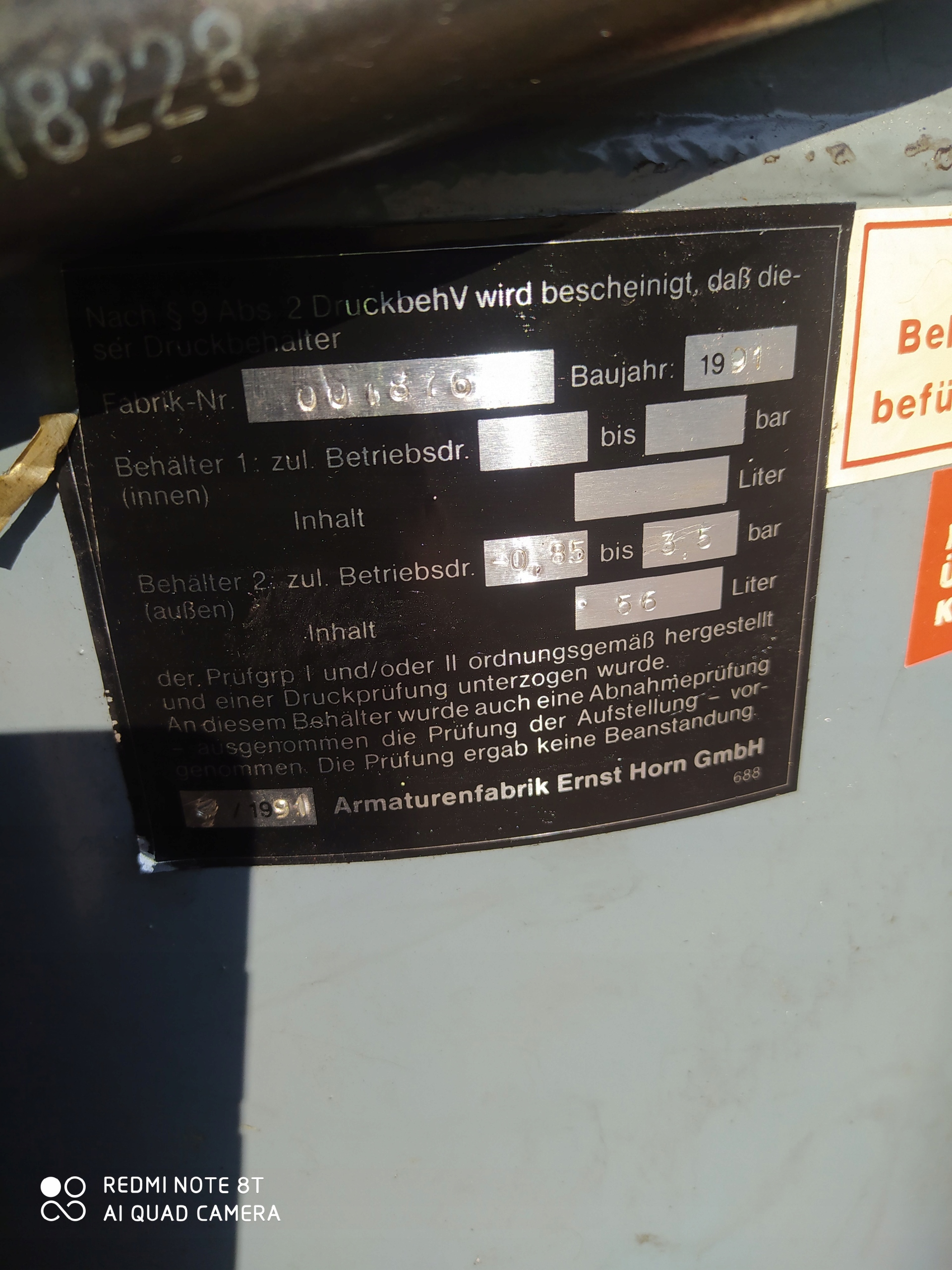 Мобильное устройство для наполнения маслом двигателей.