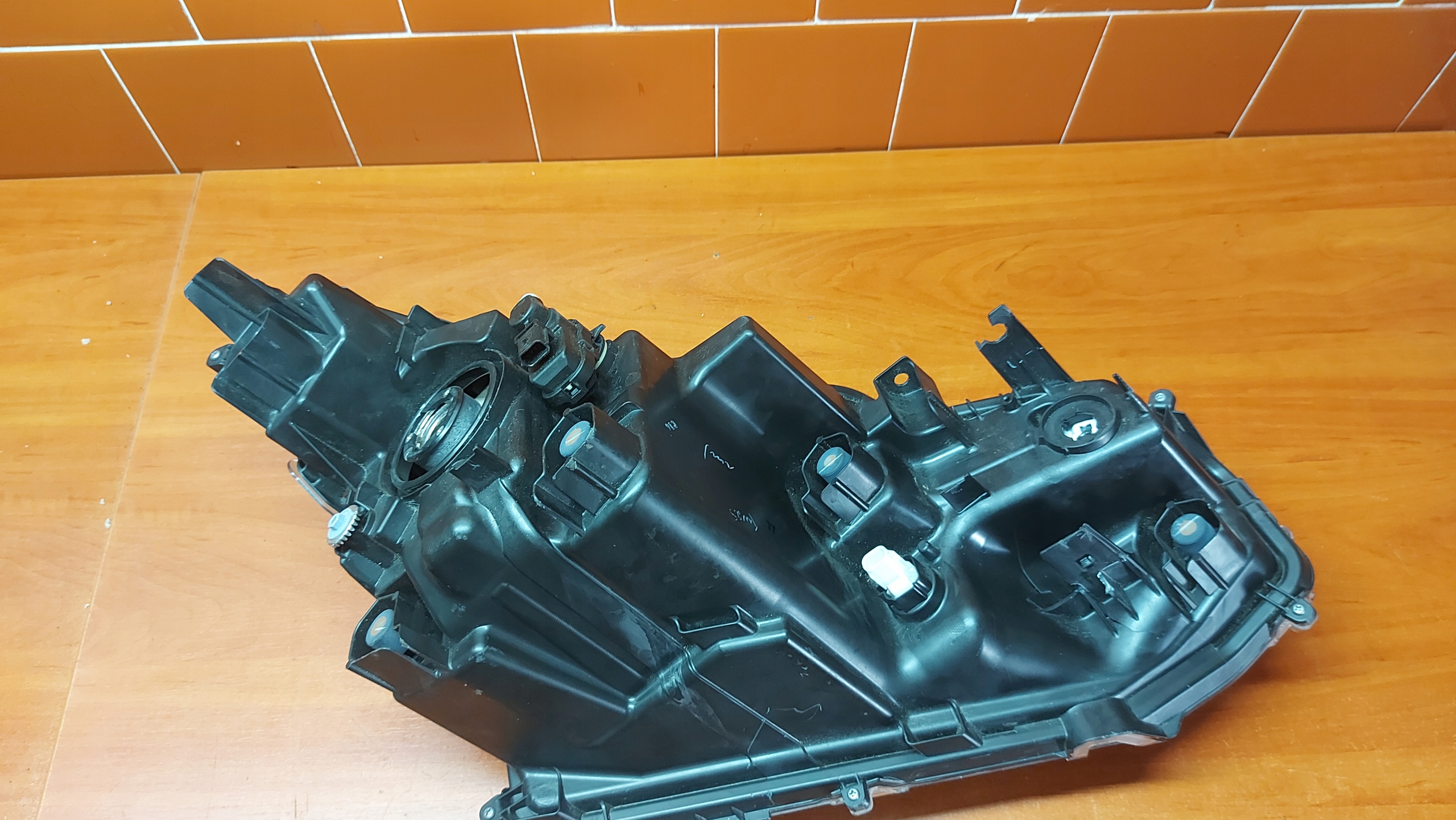 REFLEKTOR light left left front TOYOTA YARIS CROSS 20
