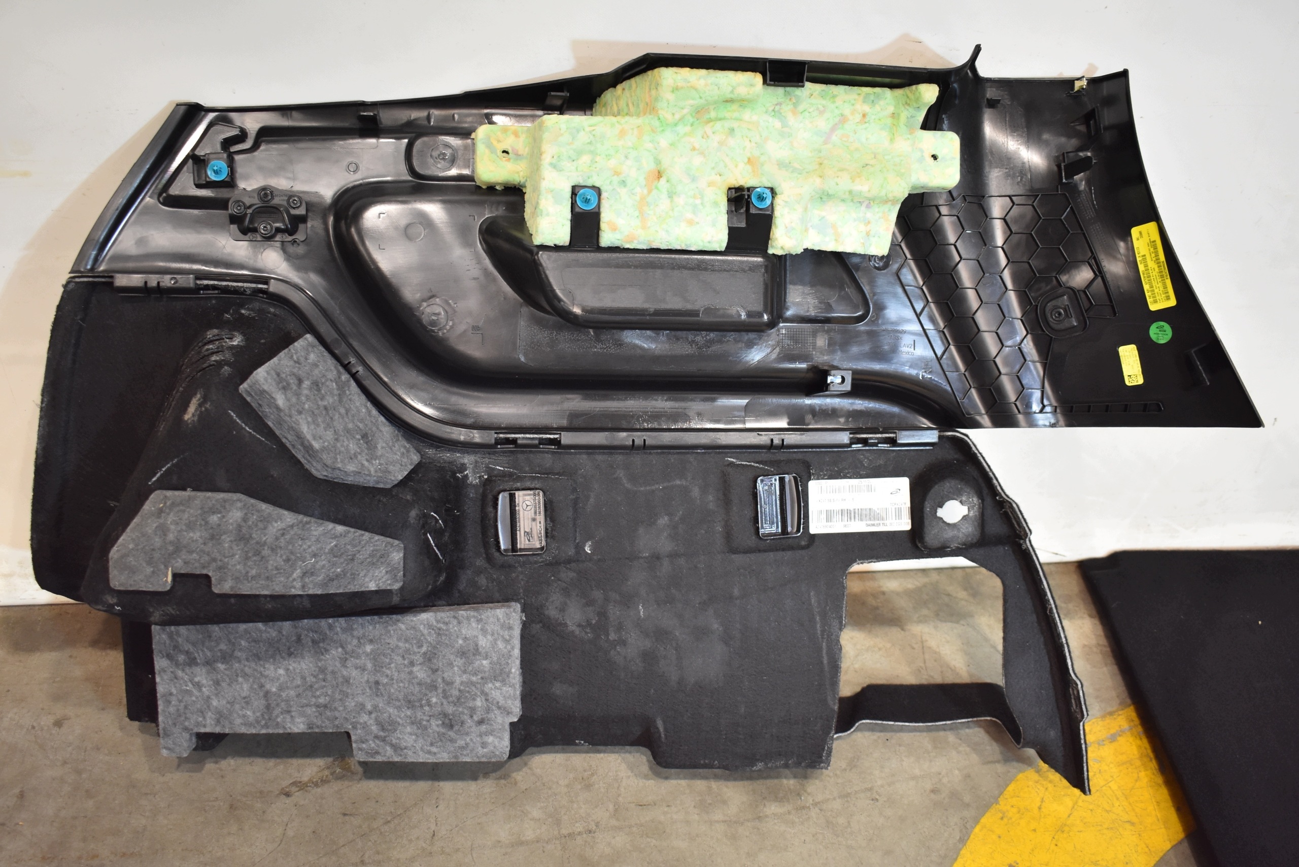 perfect condition KPL. boot upholstery boot MERCEDES GLB X247 1