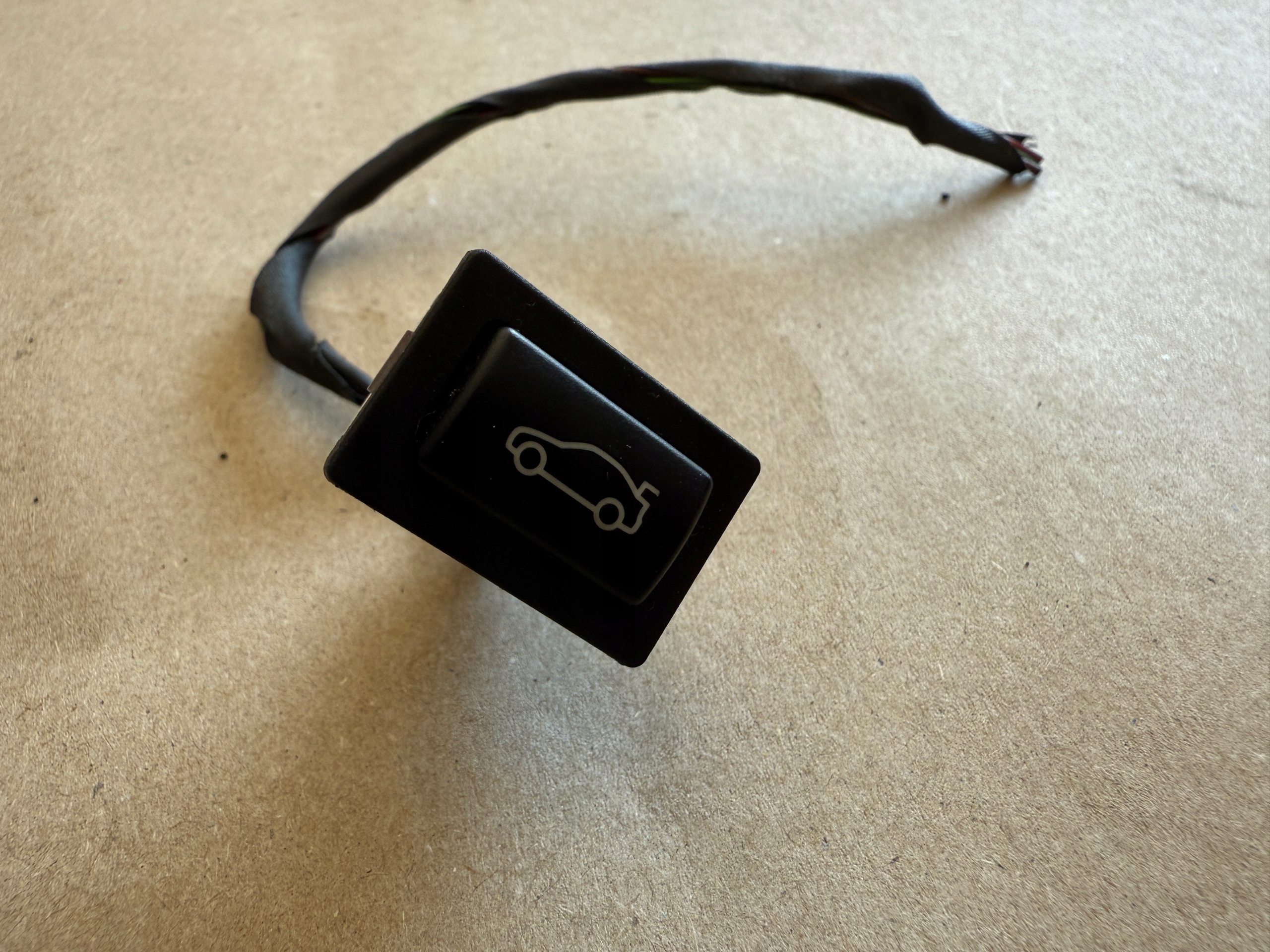 BMW 5 F10 F11 2017R switch opening control switch bonnet 9200316
