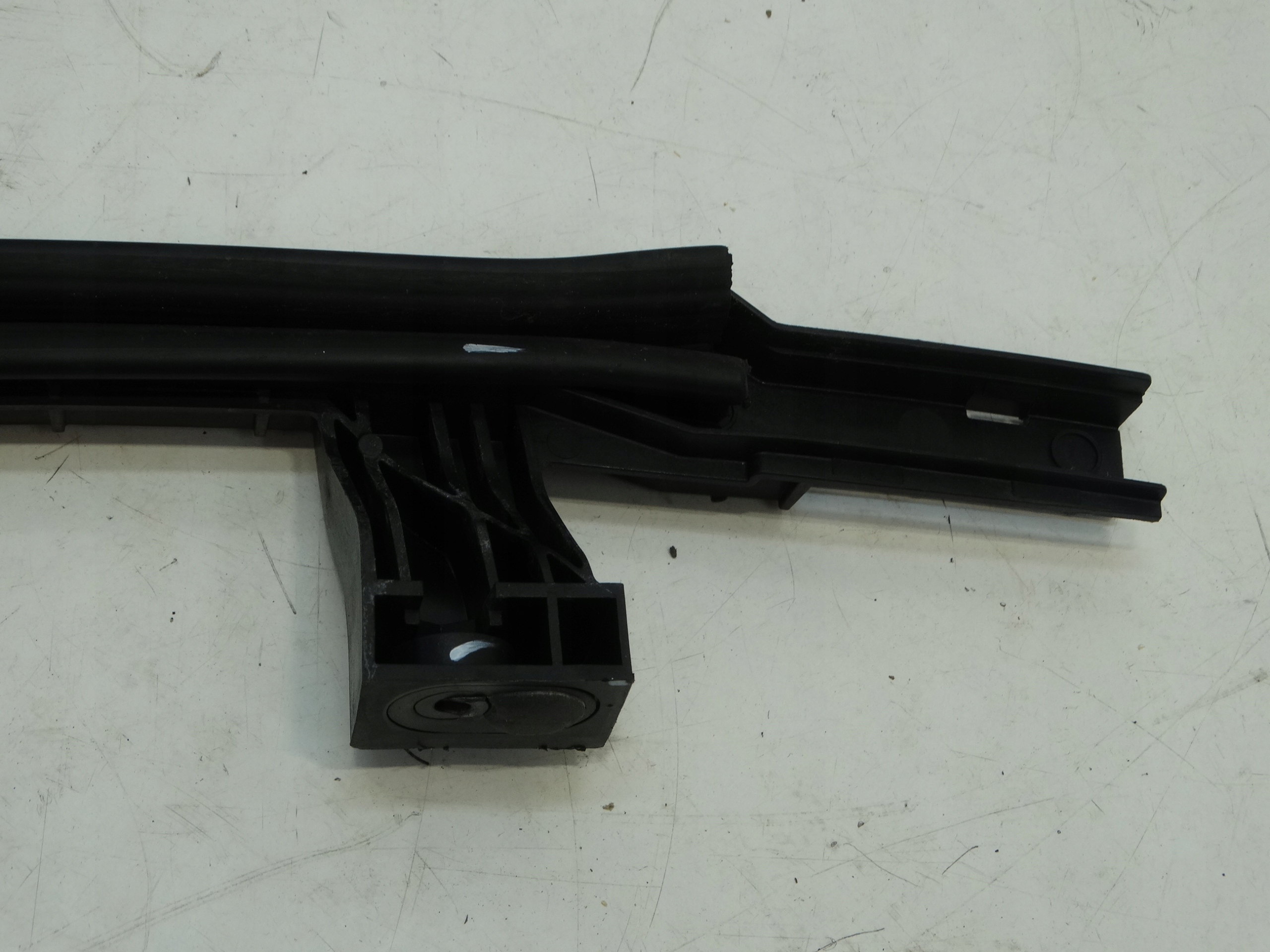 holder lights left front CITROEN C4 III 20R. 9832937680