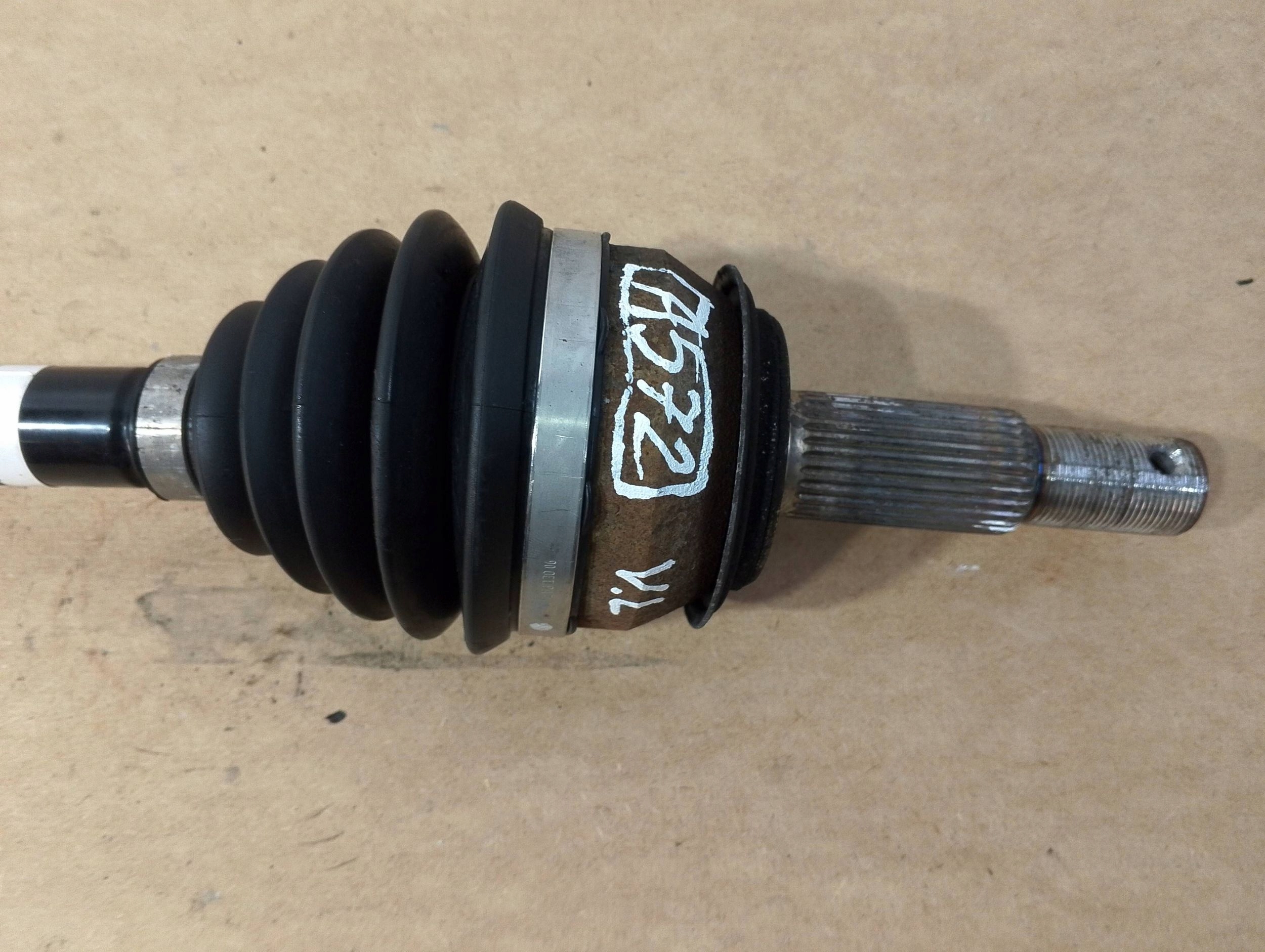 Renault Kadjar 1,5 DCI semi-axis front right 391011681R (A572)