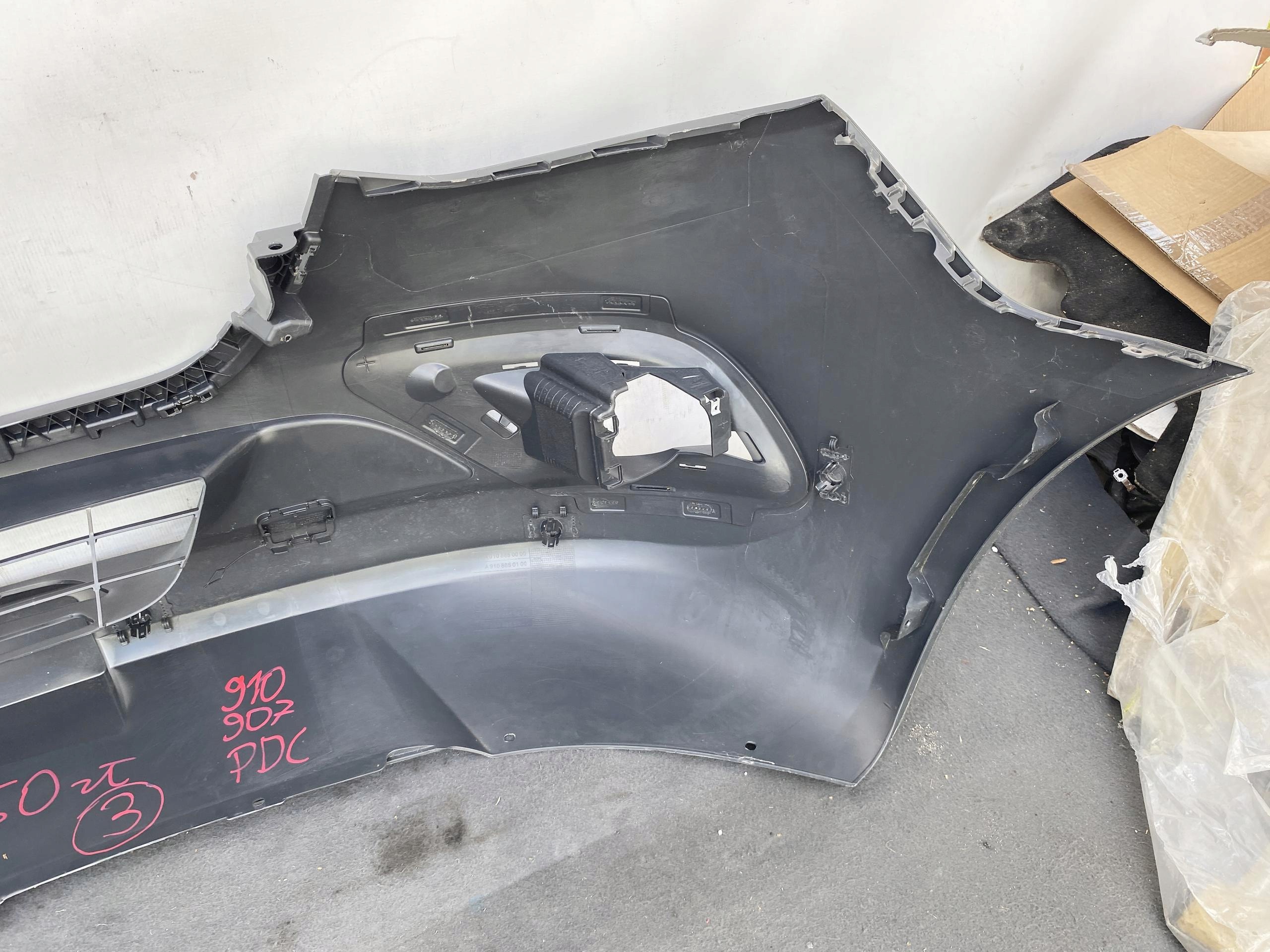 SPRINTER 907 910 17- front bumper original grey below fog lights and PDC
