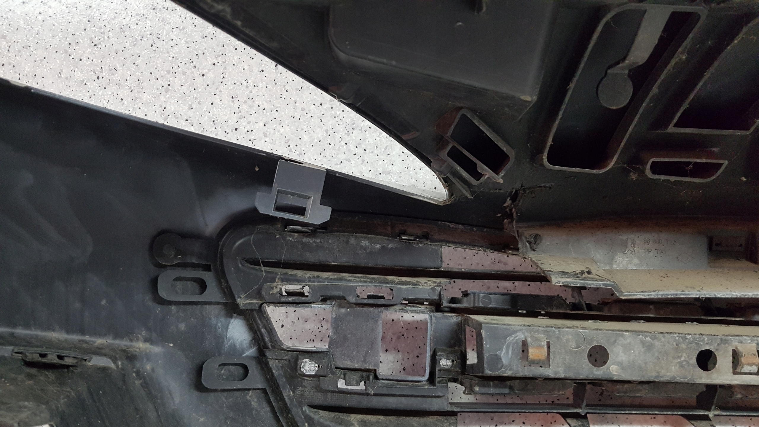 PEUGEOT 207 LIFT 2009 - bumper front 8951