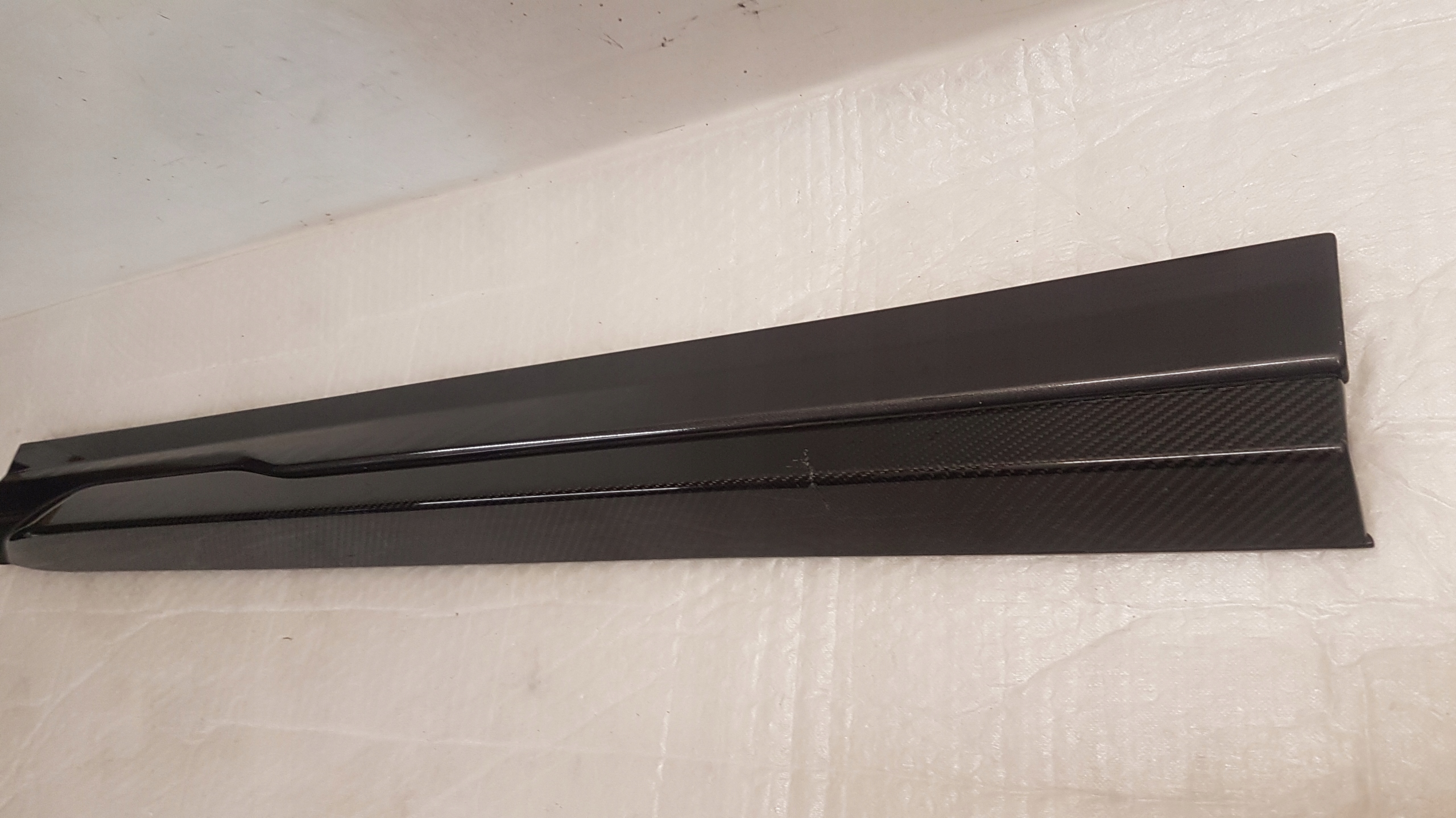moulding door left front MASERATI LEVANTE CARBON 670118931