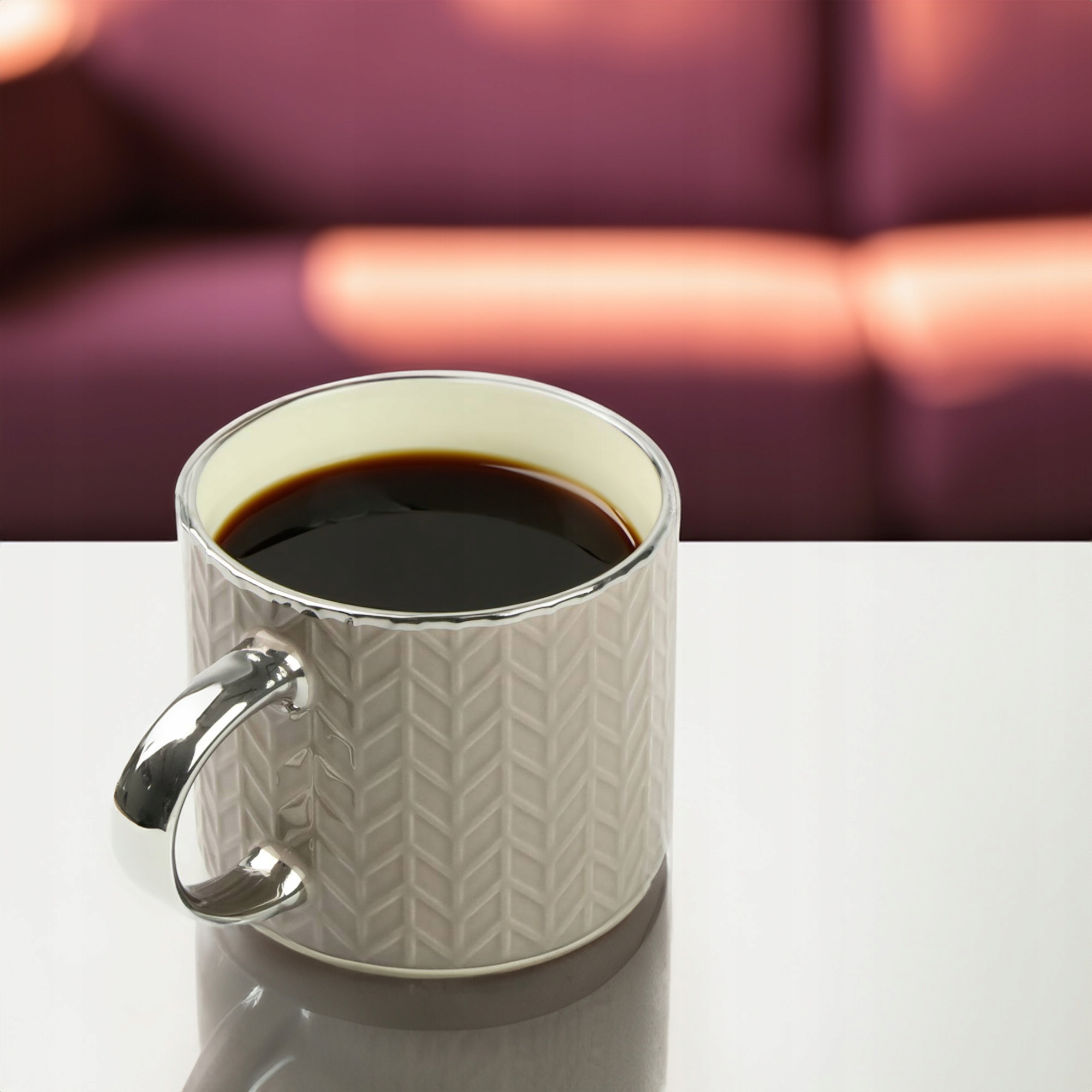 KUBEK PORCELANOWY DO KAWY HERBATY WZÓR SWETEREK 470ML ZE SREBRNYM UCHEM