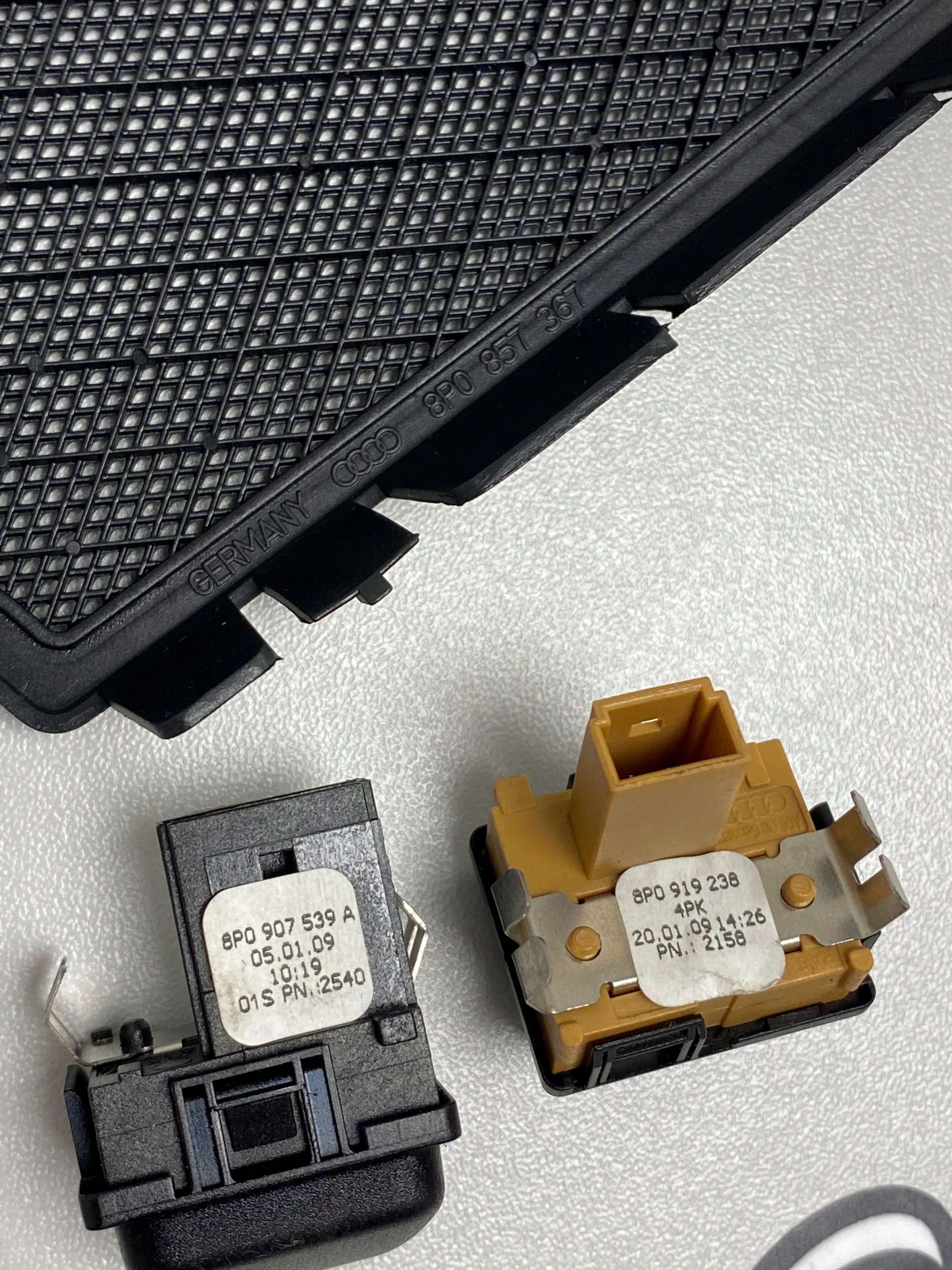 obloga armature konzoli Audi A3 8P 8P0857367