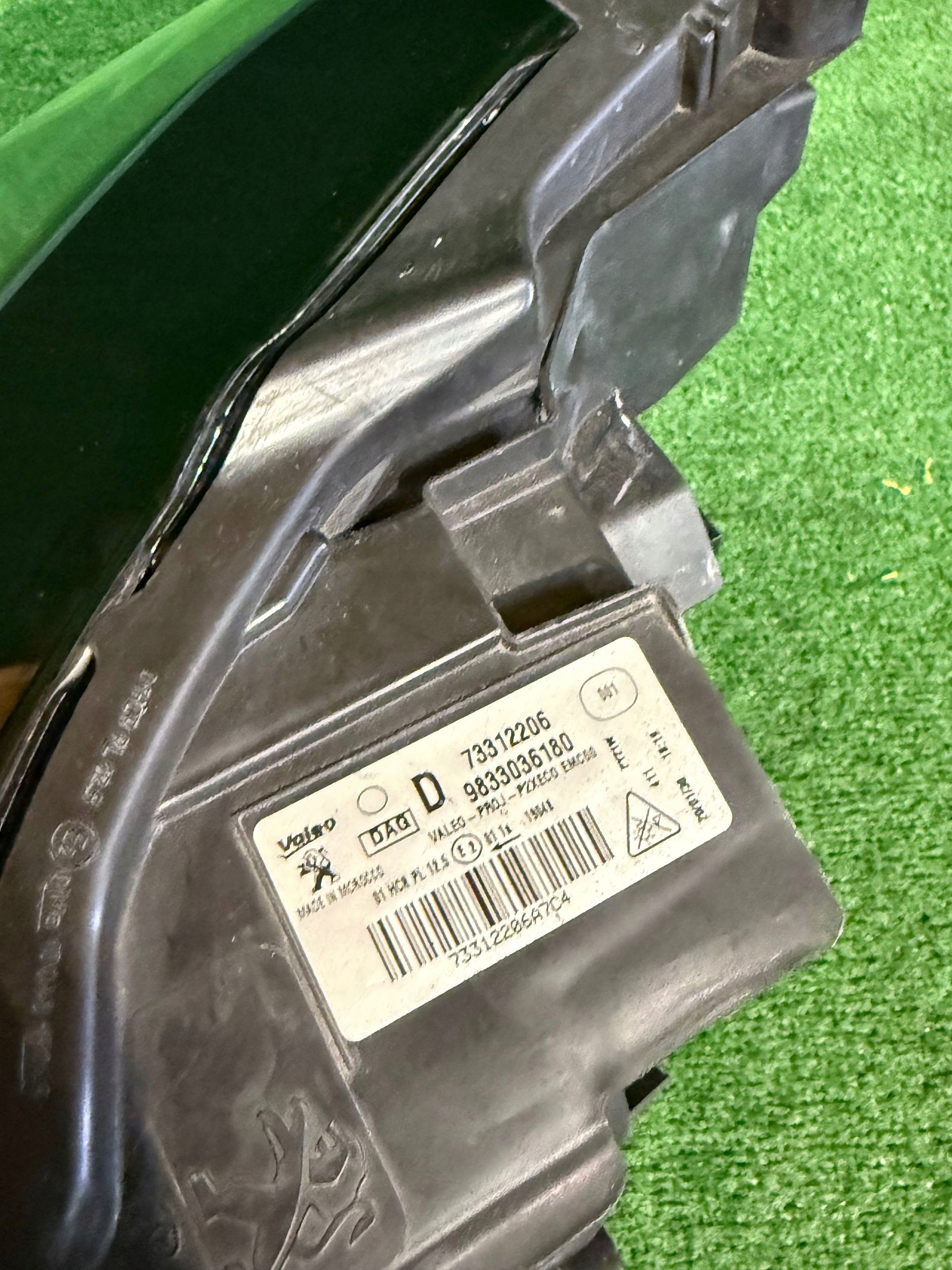 REFLEKTOR right PEUGEOT 208 II FULL LED