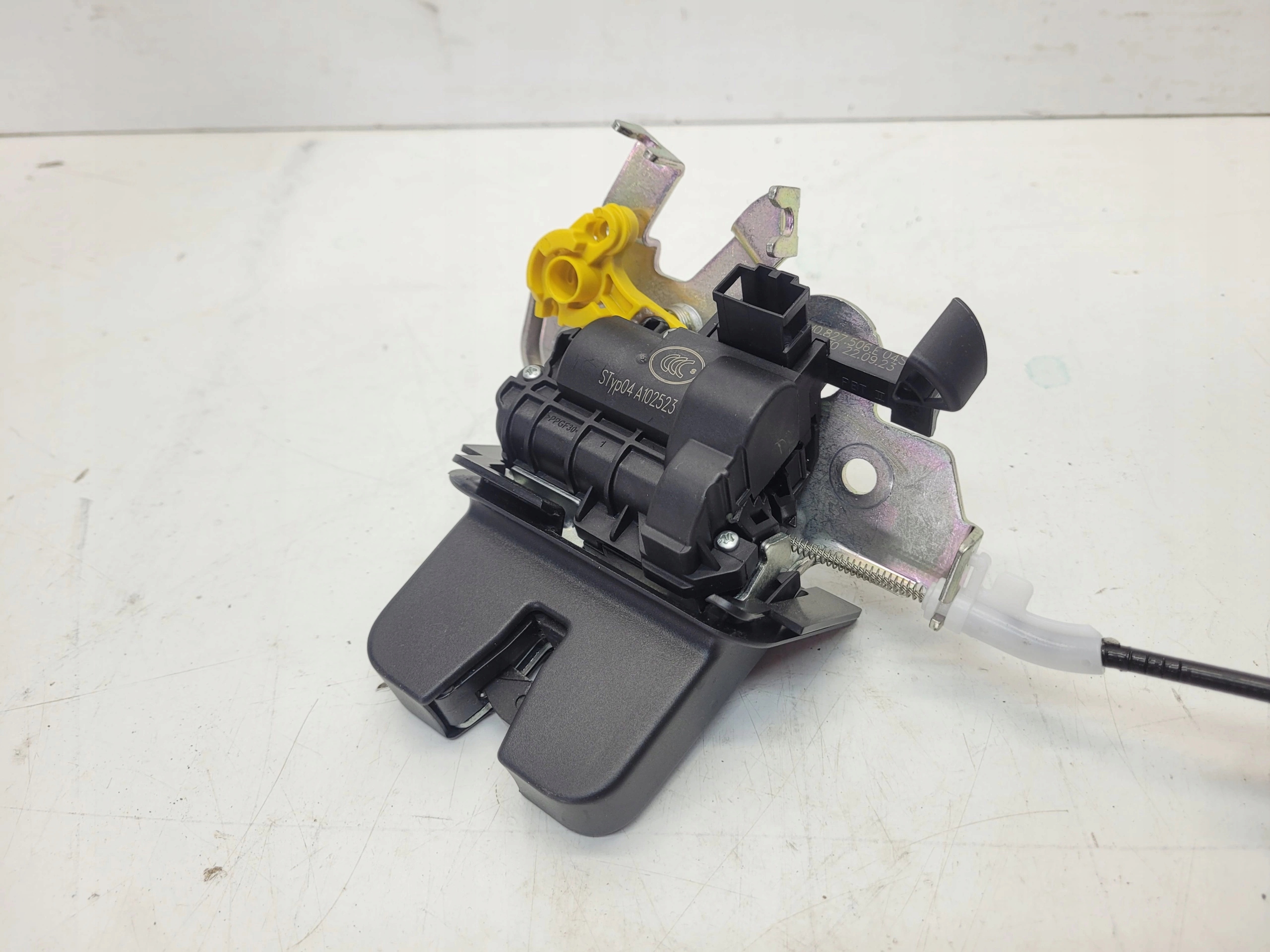 lock bonnet rear part AUDI A4 B9 A5 8W Q7 4M Q4 E-TRON 4M0827506E