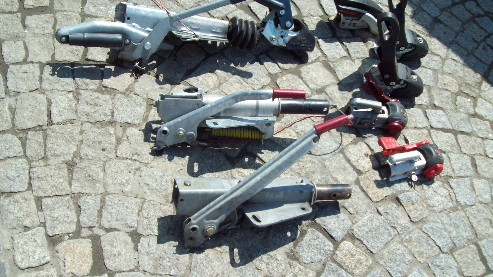 СЦЕПКИ С ТОРМОЗОМ ДЛЯ ПРИЦЕПА