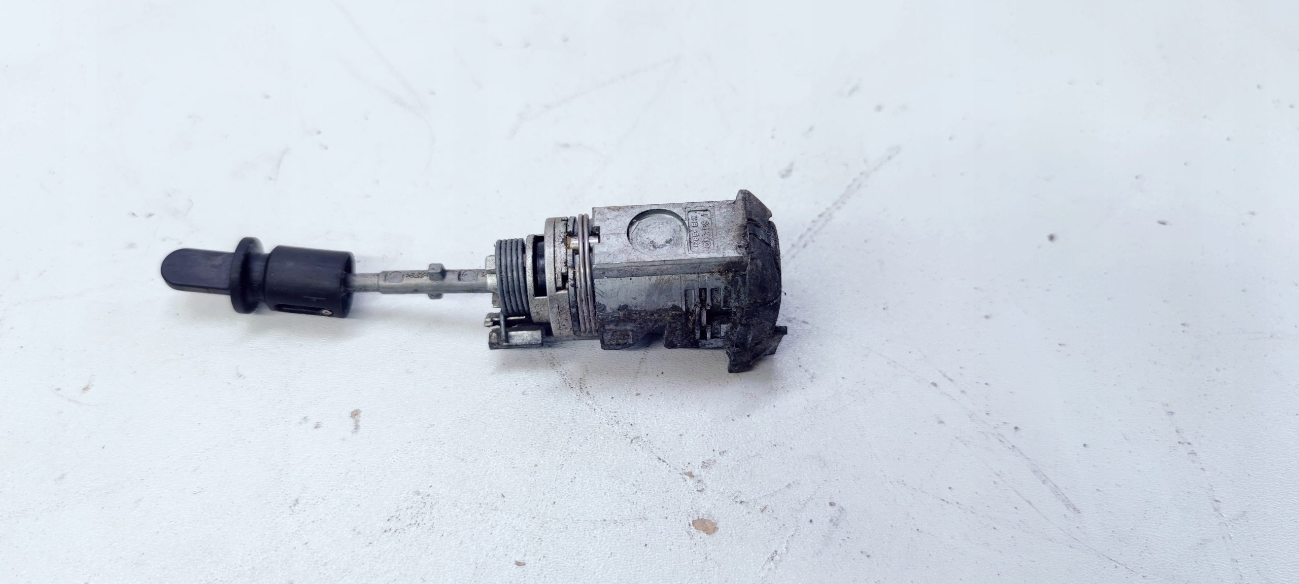 lock cylinder door left front AUDI A4 B8 A5 8T1837167