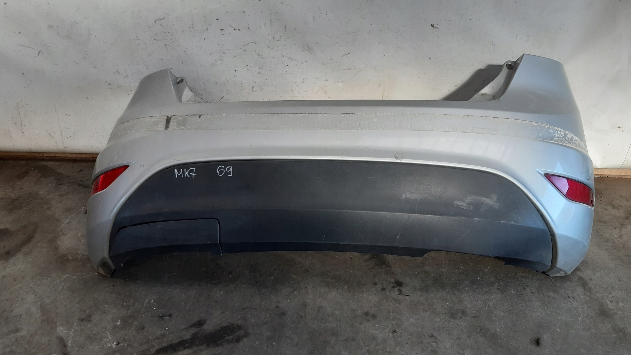 Stoßstange heck 69 Ford Fiesta MK7