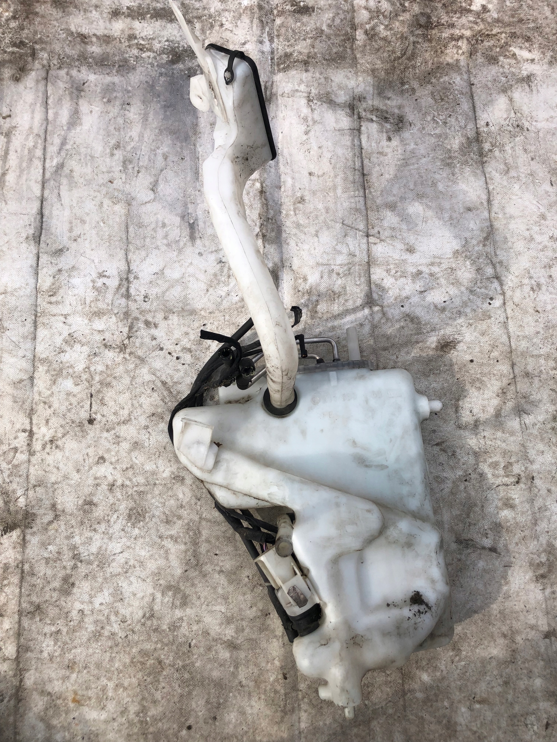 washer fluid tank MERCEDES W211 21186060